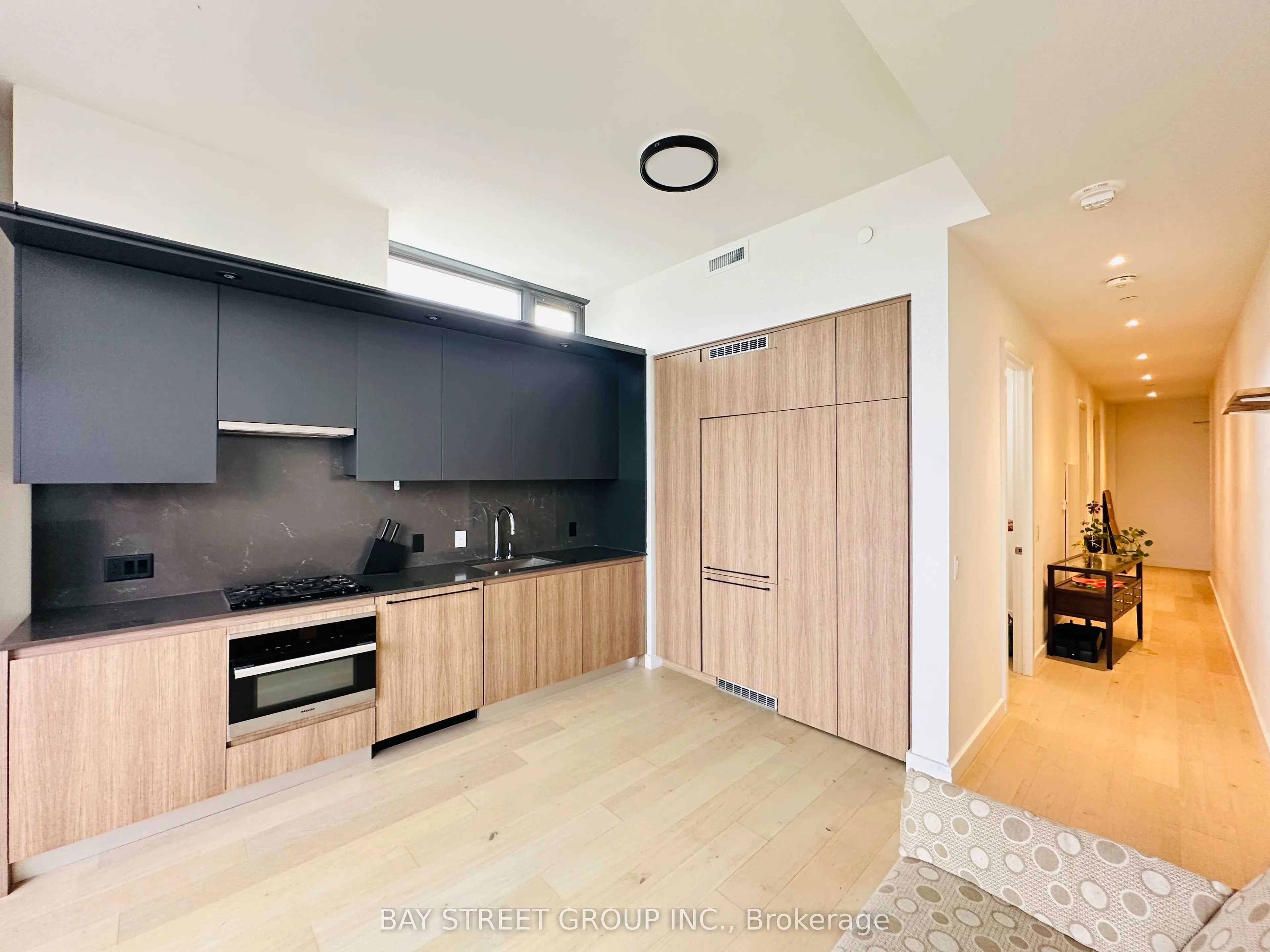 81 Wellesley Street E #2207