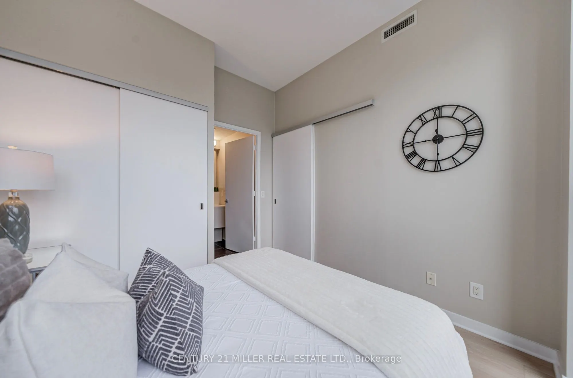 101 Charles Street E #1001