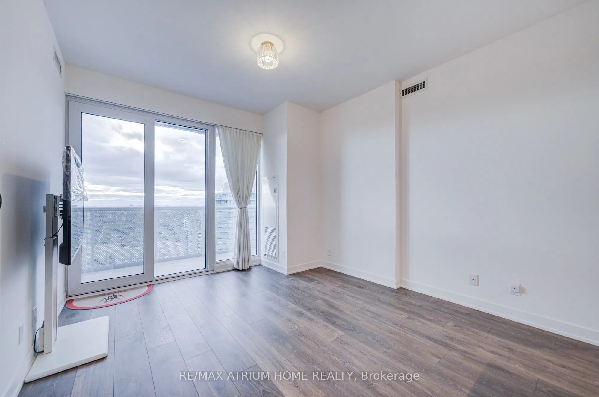 15 Holmes Avenue #2204