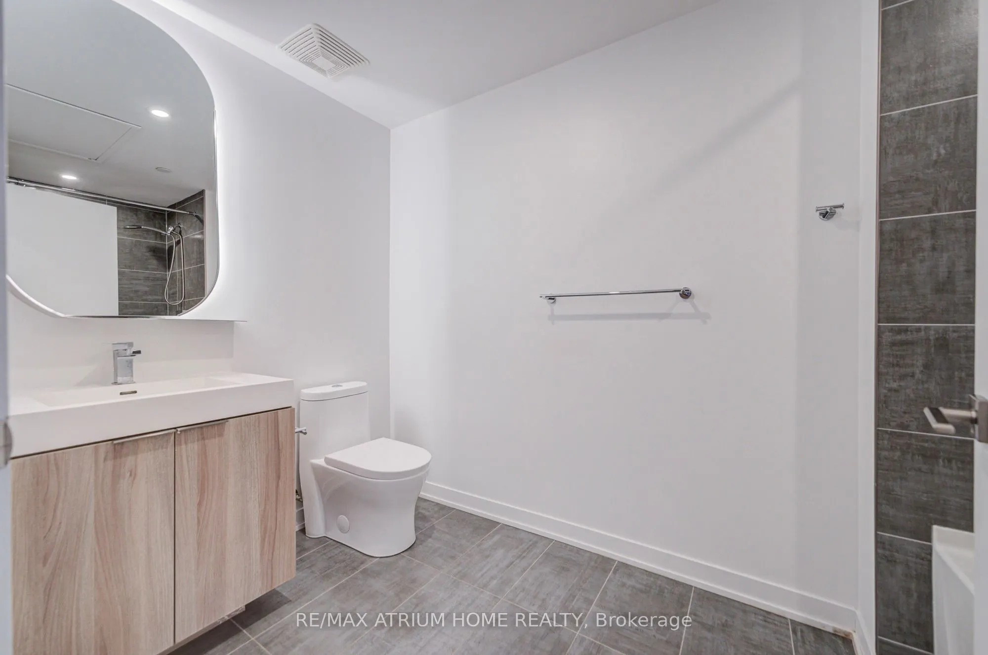 15 Holmes Avenue #2204