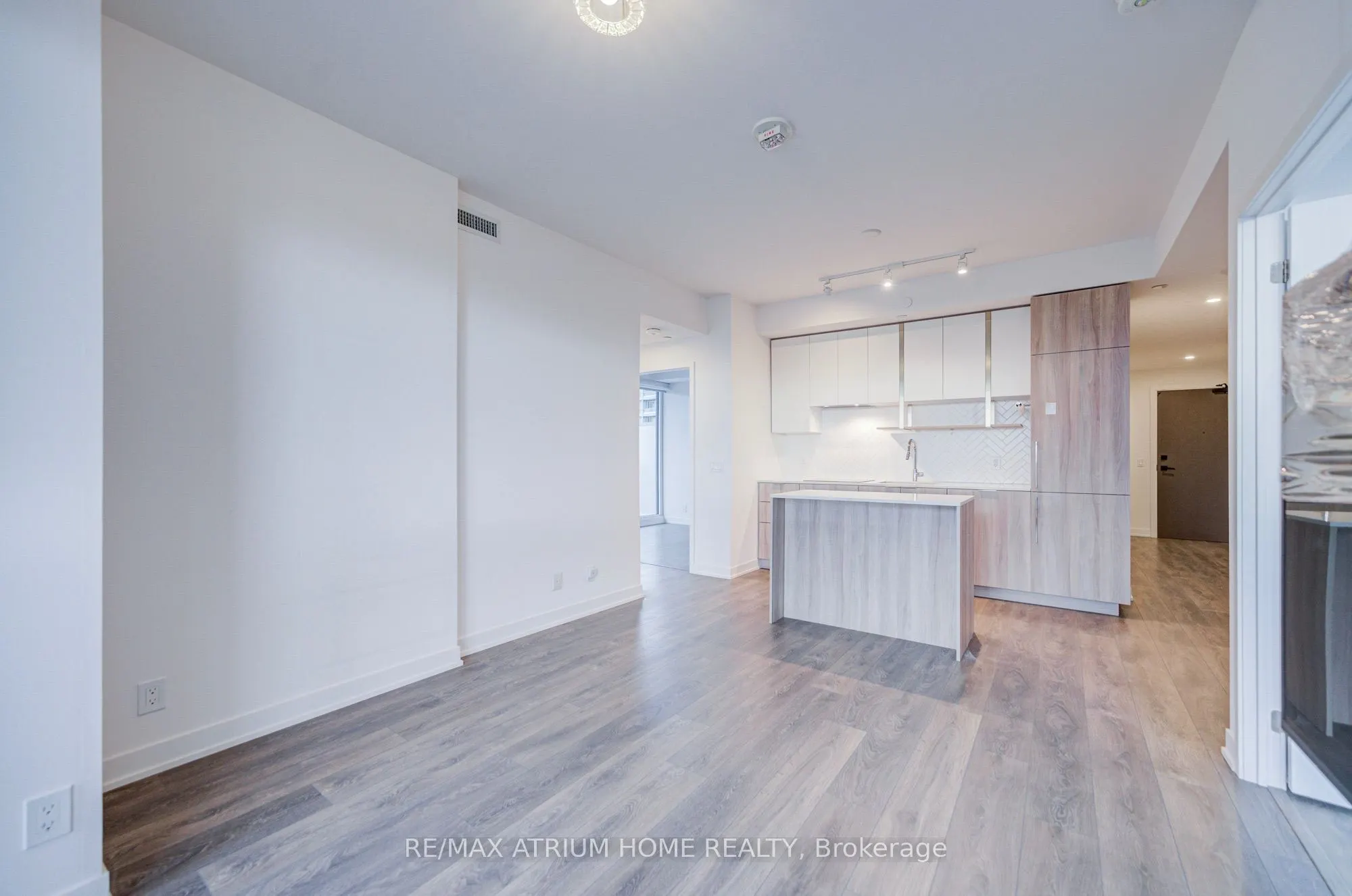 15 Holmes Avenue #2204