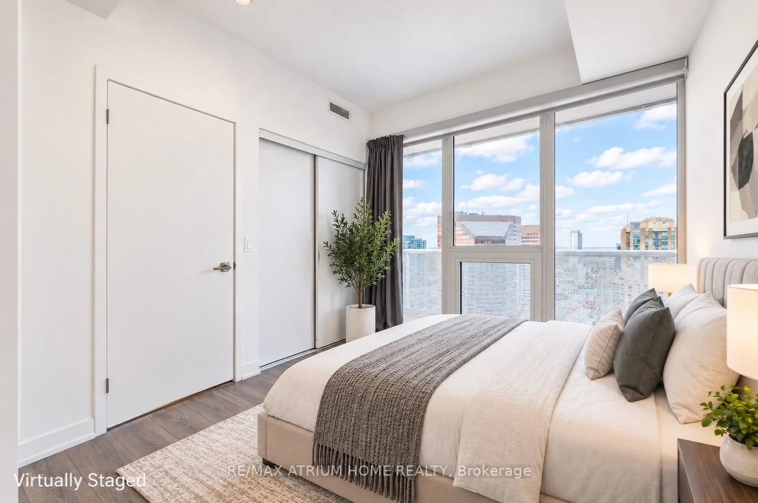 15 Holmes Avenue #2204