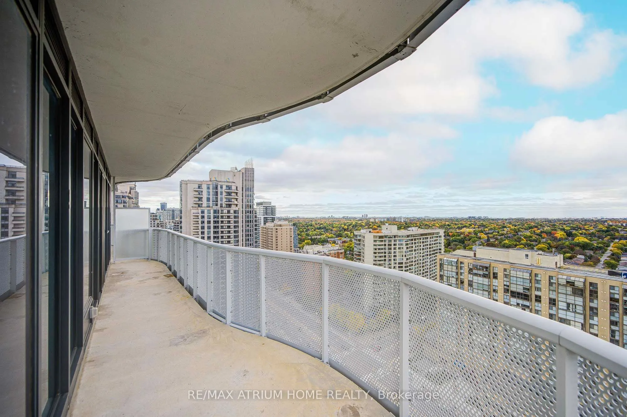 15 Holmes Avenue #2204