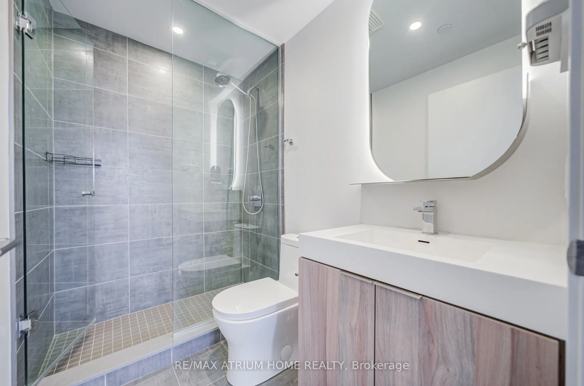 15 Holmes Avenue #2204