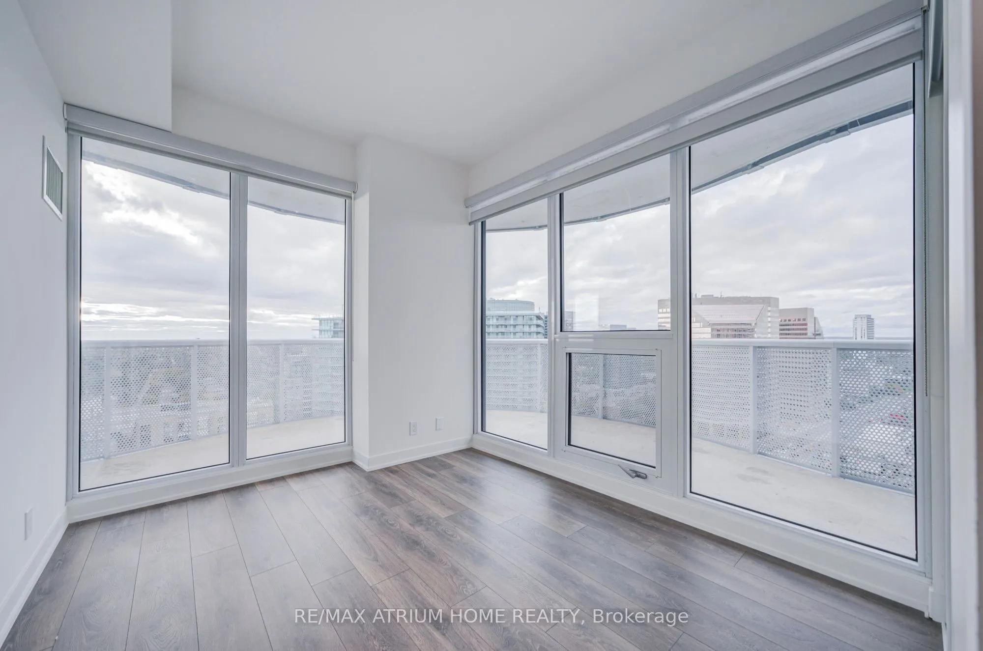 15 Holmes Avenue #2204