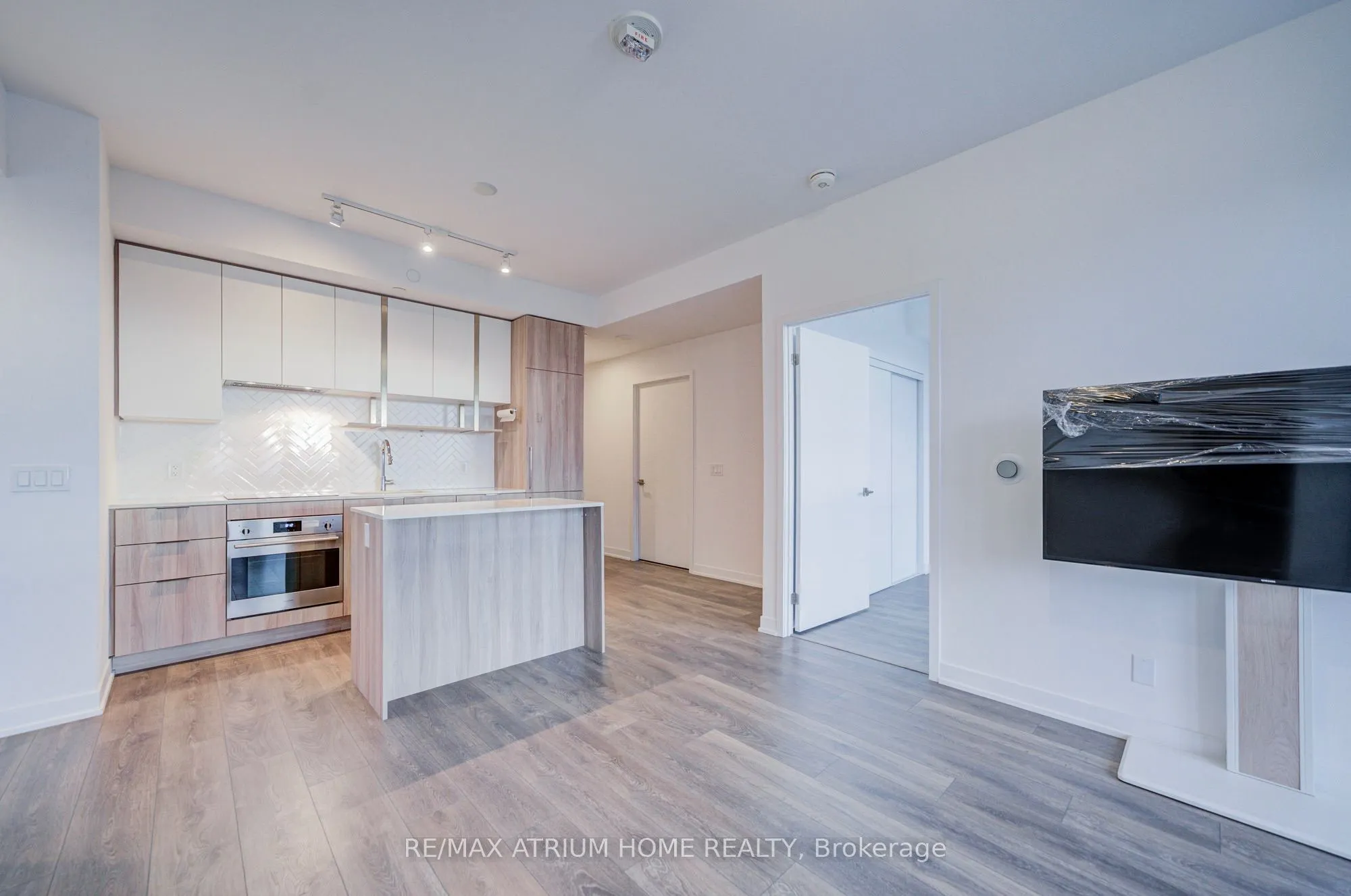 15 Holmes Avenue #2204