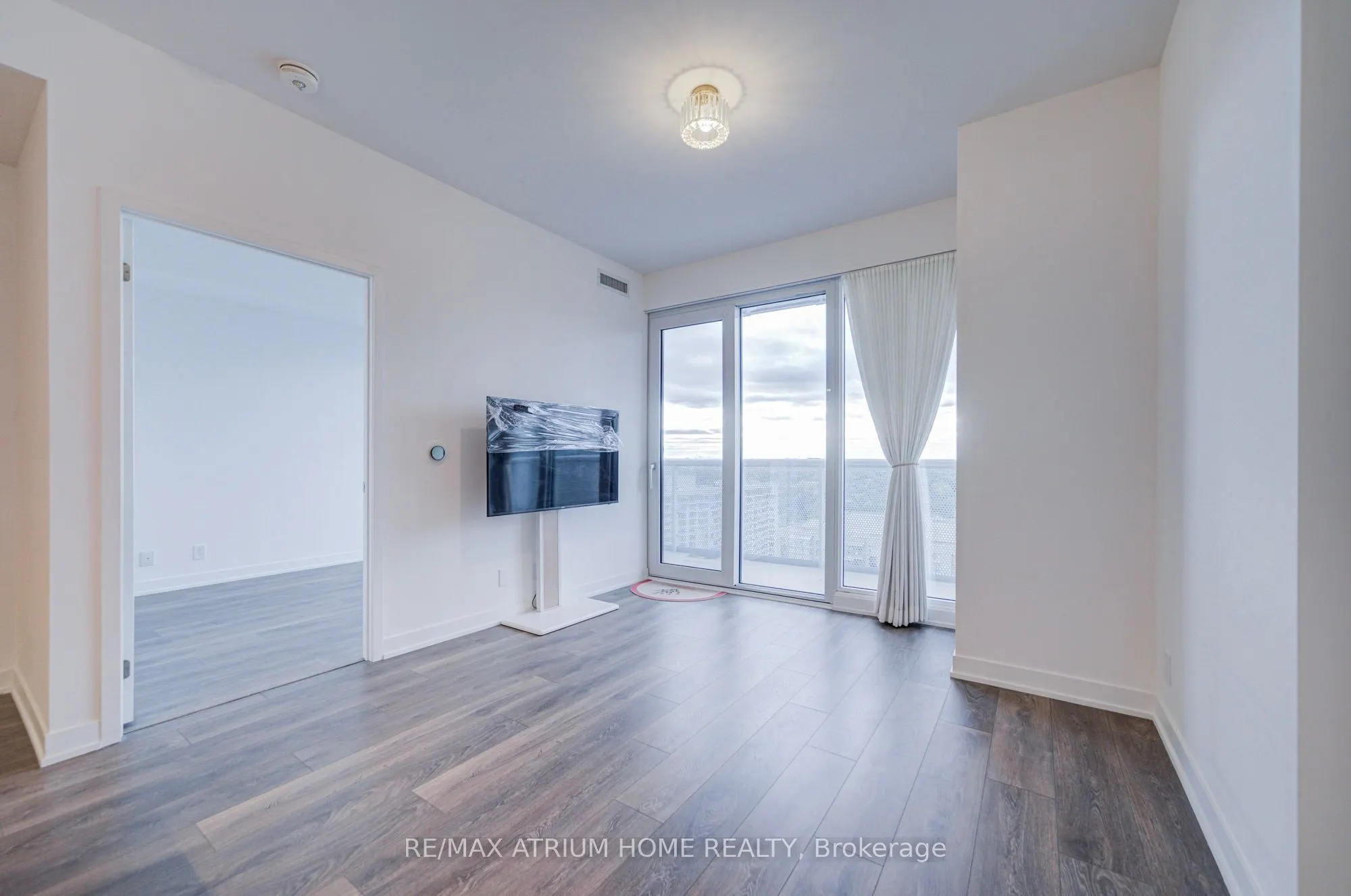 15 Holmes Avenue #2204