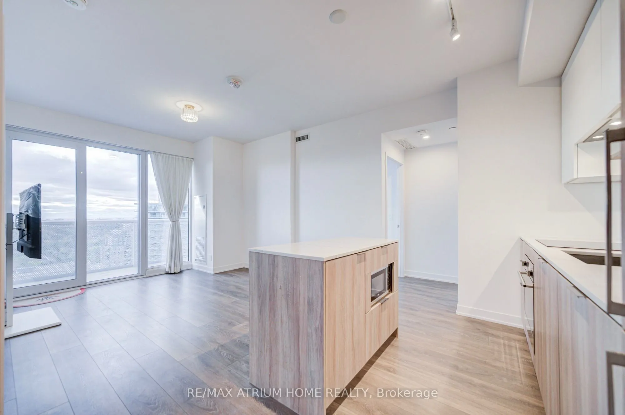 15 Holmes Avenue #2204