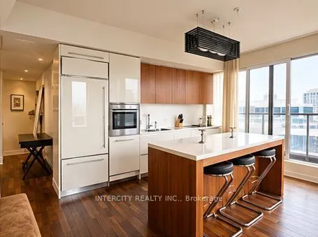85 Bloor Street E #2007