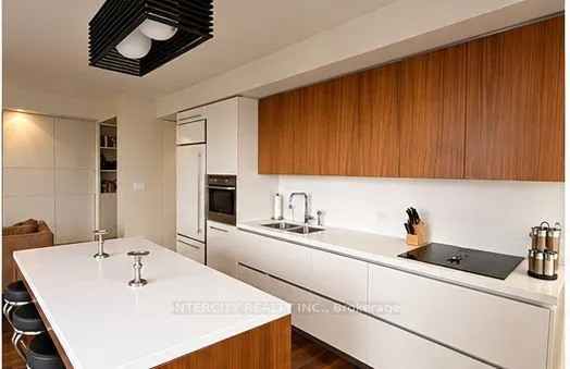 85 Bloor Street E #2007