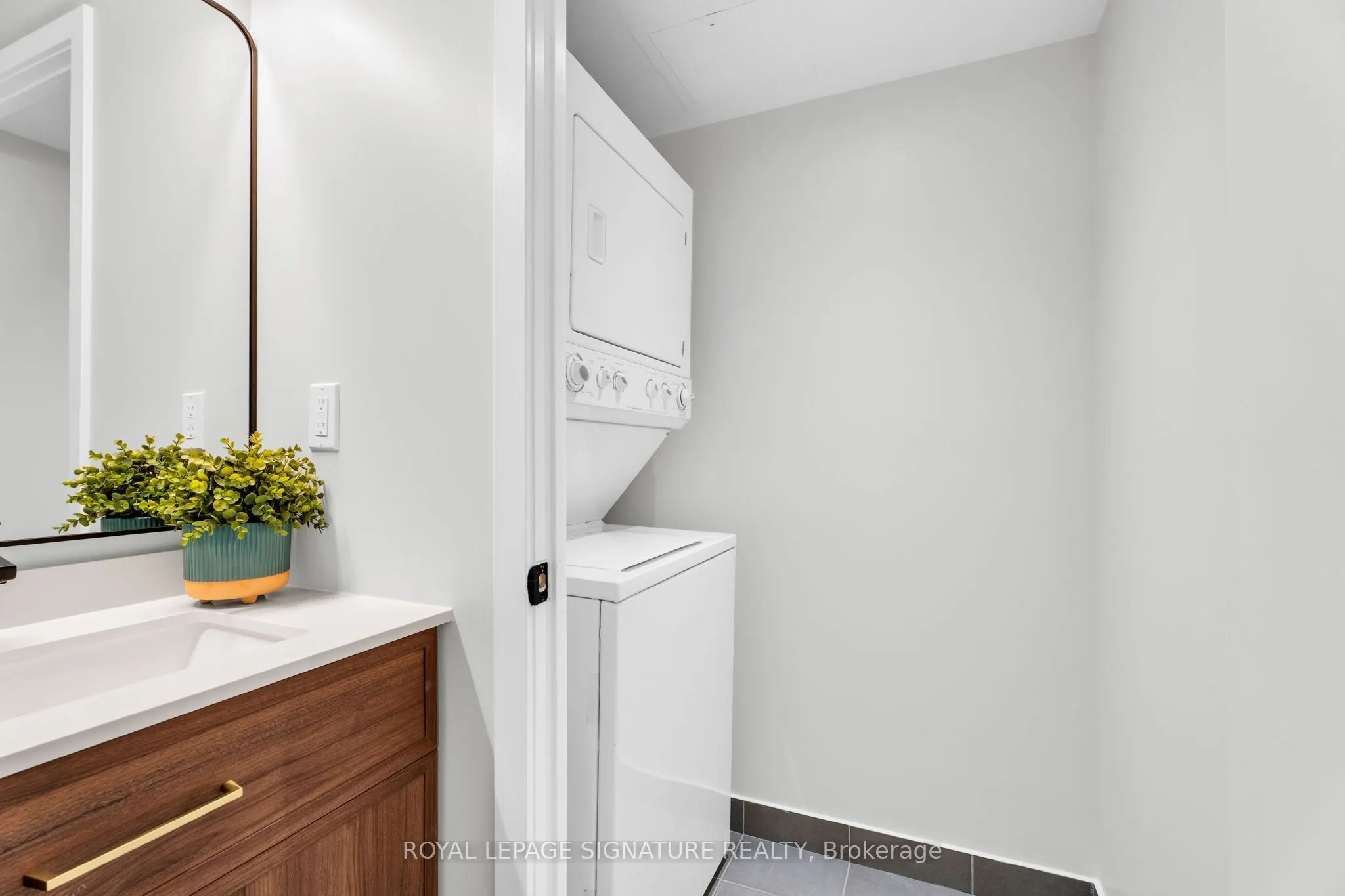 33 Lombard Street #316
