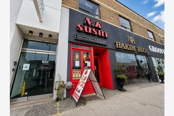 376 Eglinton Avenue W