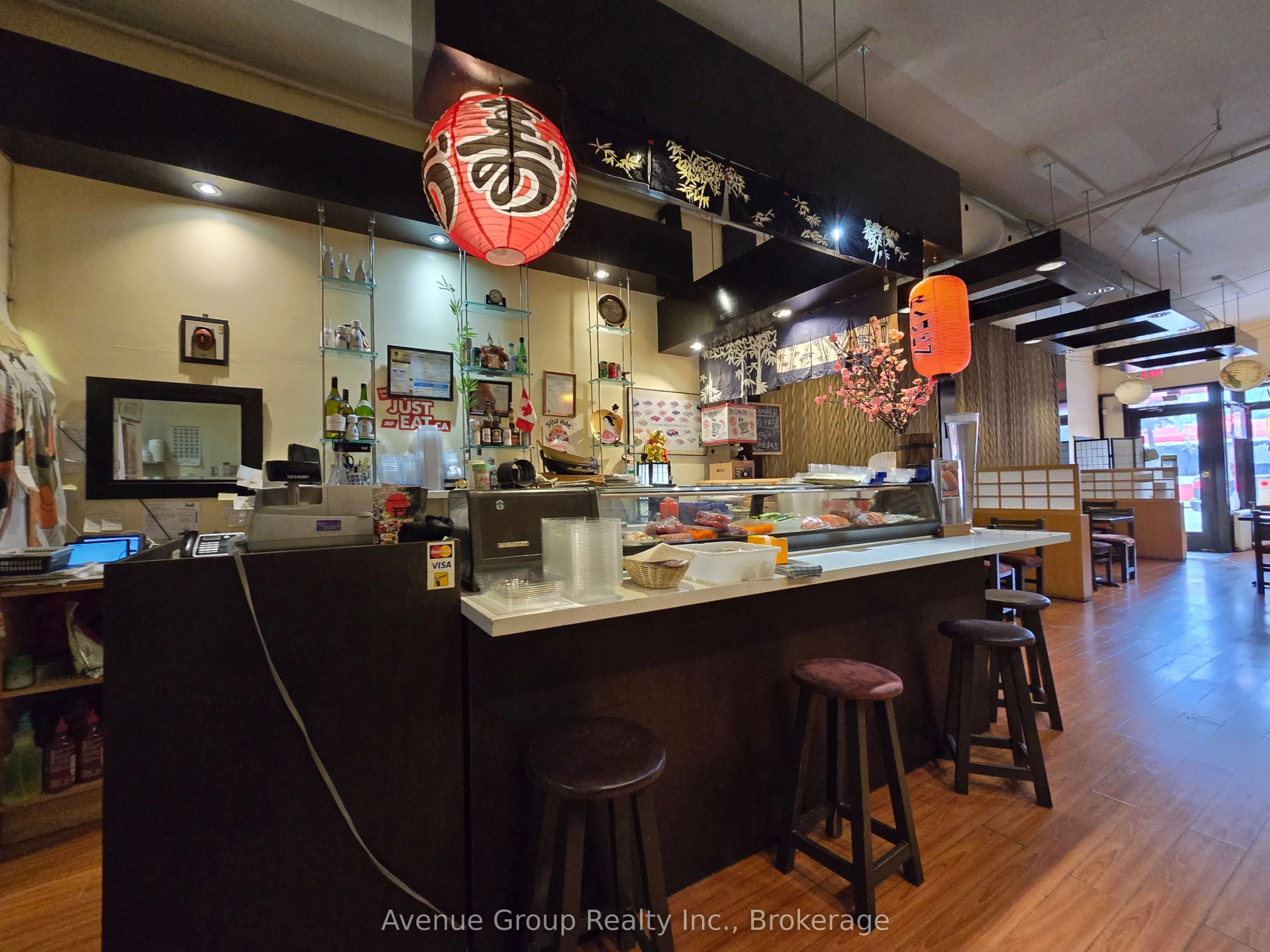 376 Eglinton Avenue W