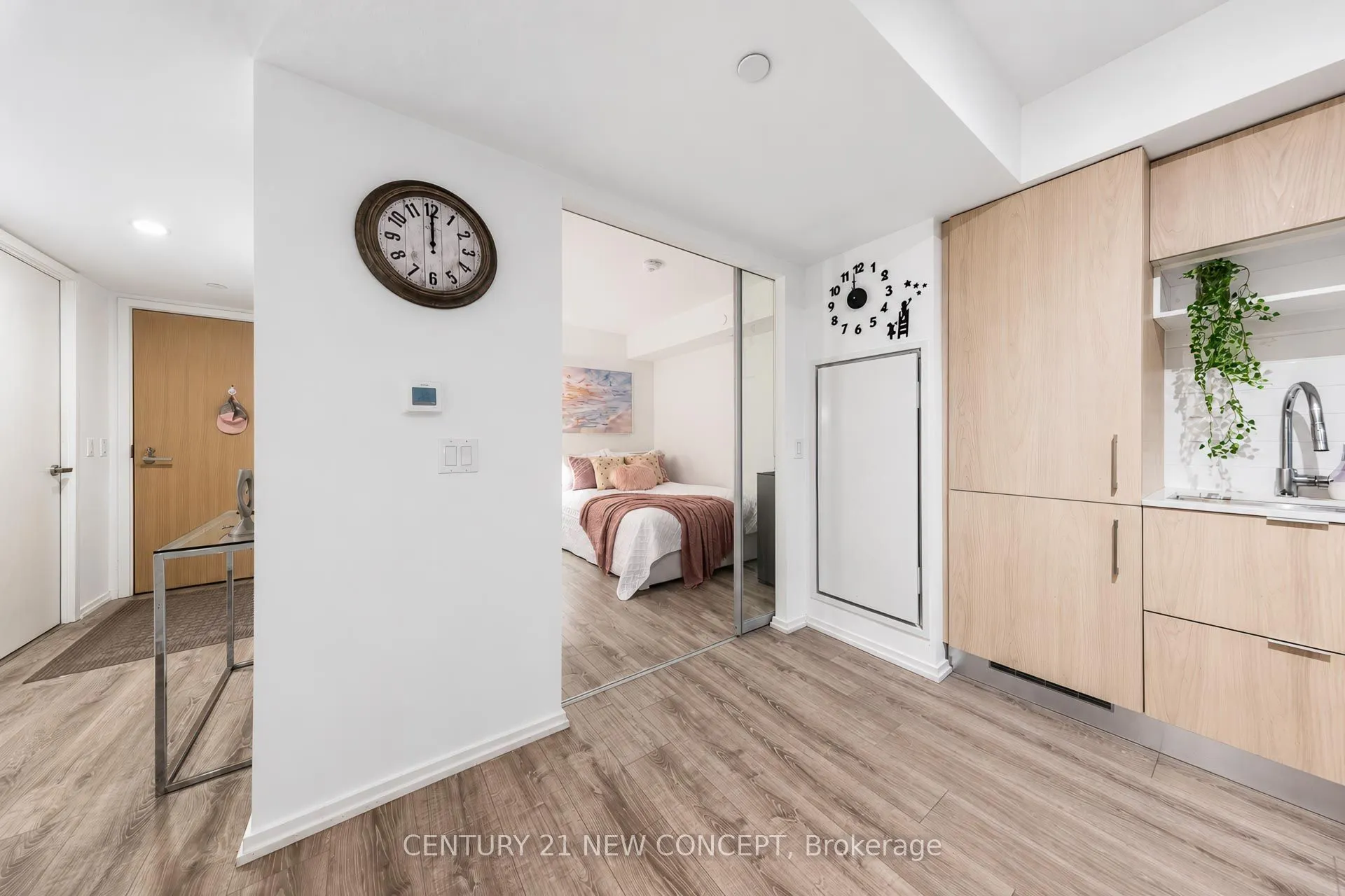 5 Soudan Avenue #712