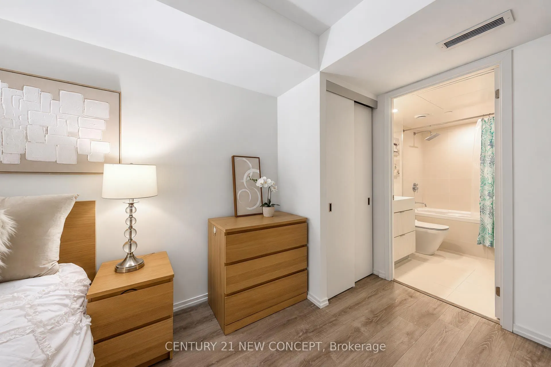 5 Soudan Avenue #712