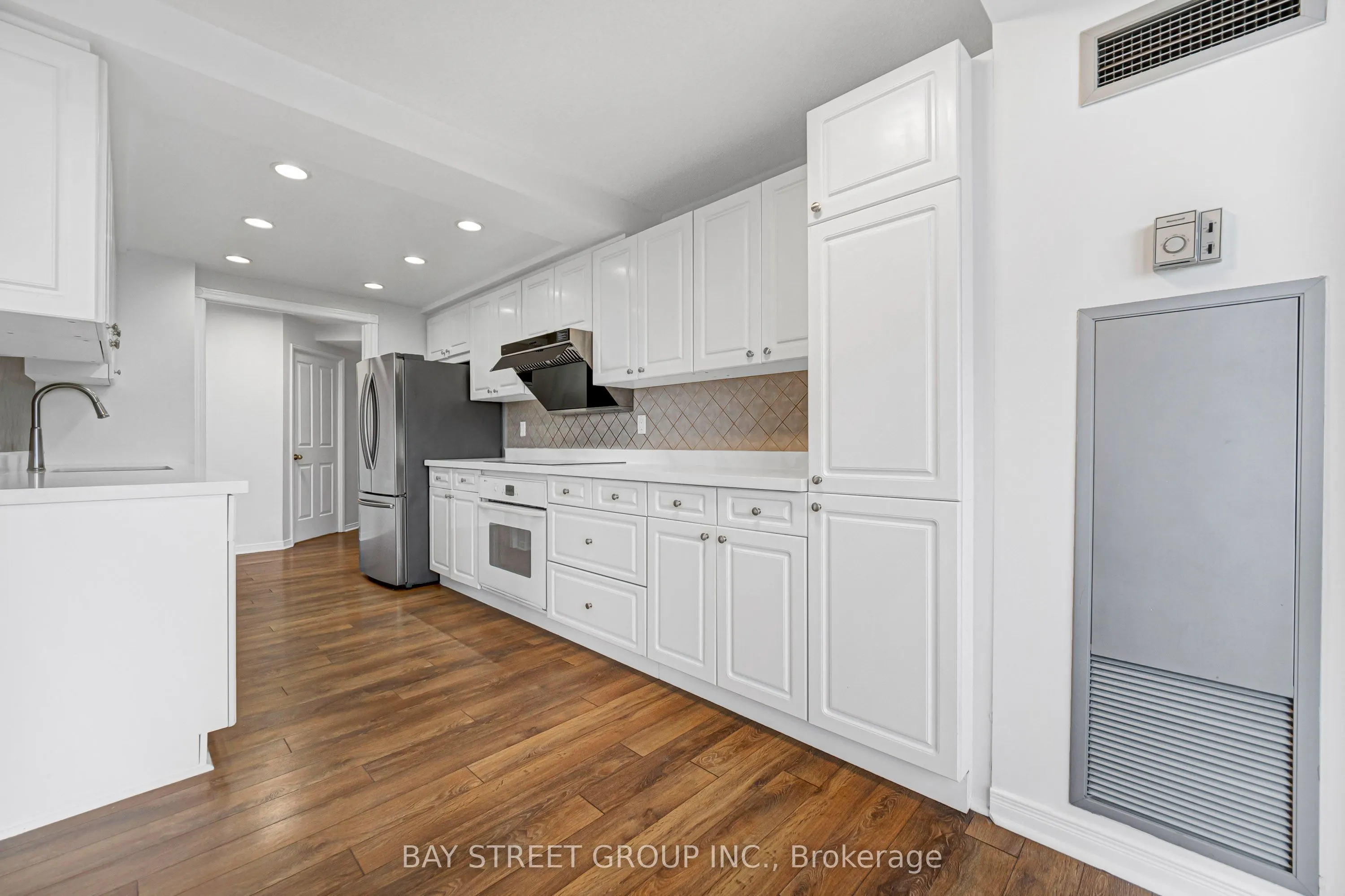 28 Hollywood Avenue #906