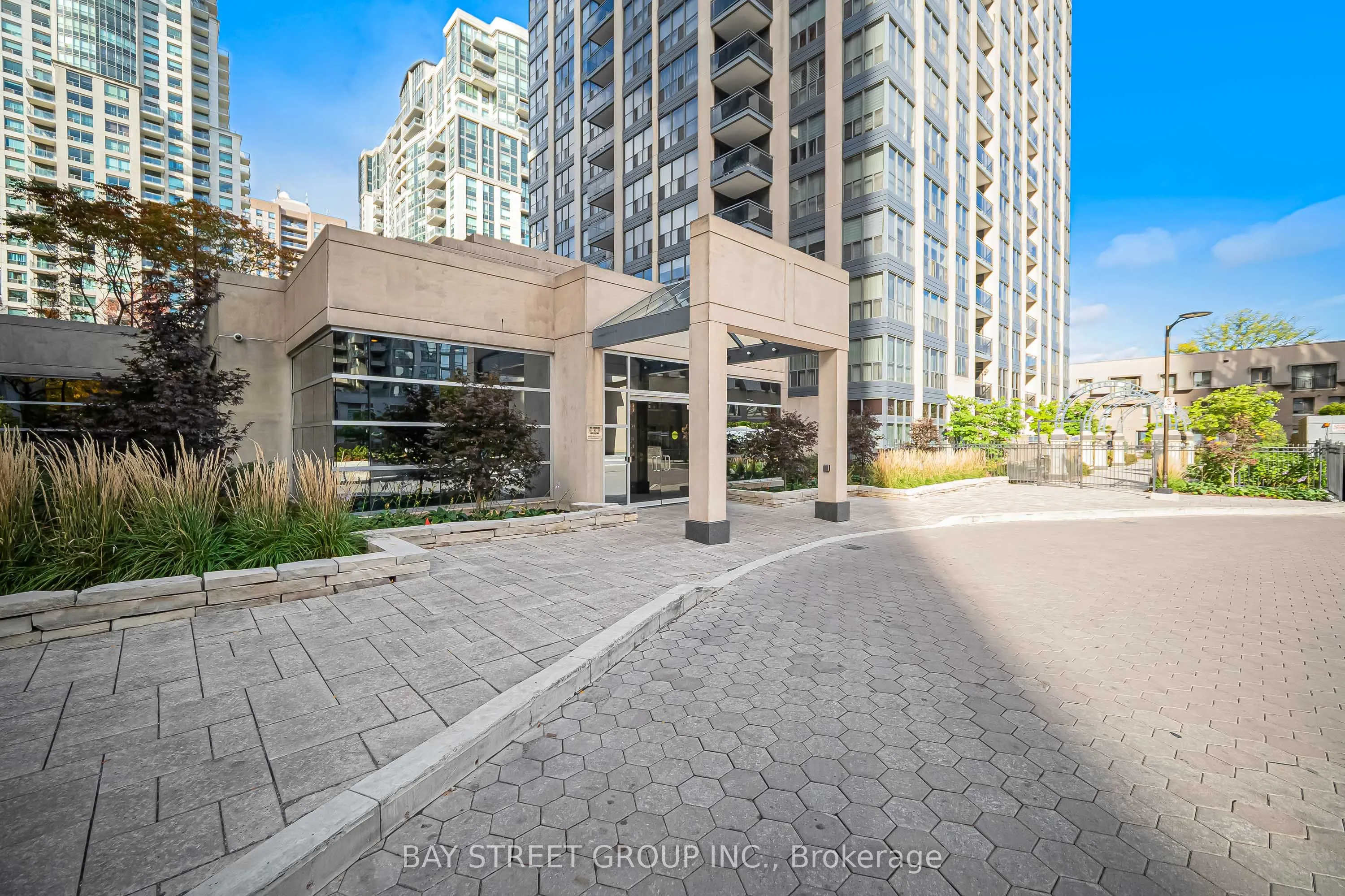 28 Hollywood Avenue #906