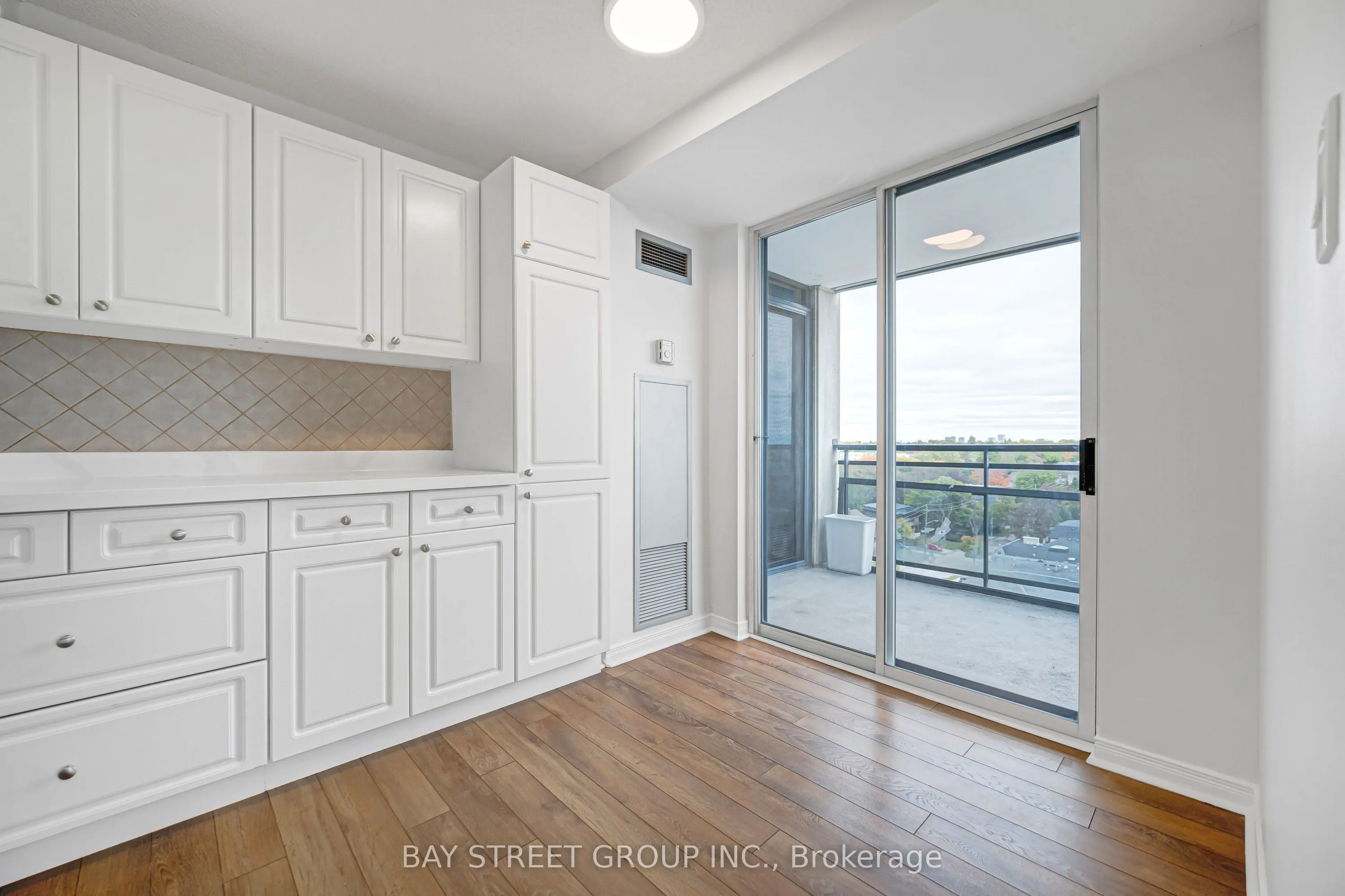 28 Hollywood Avenue #906