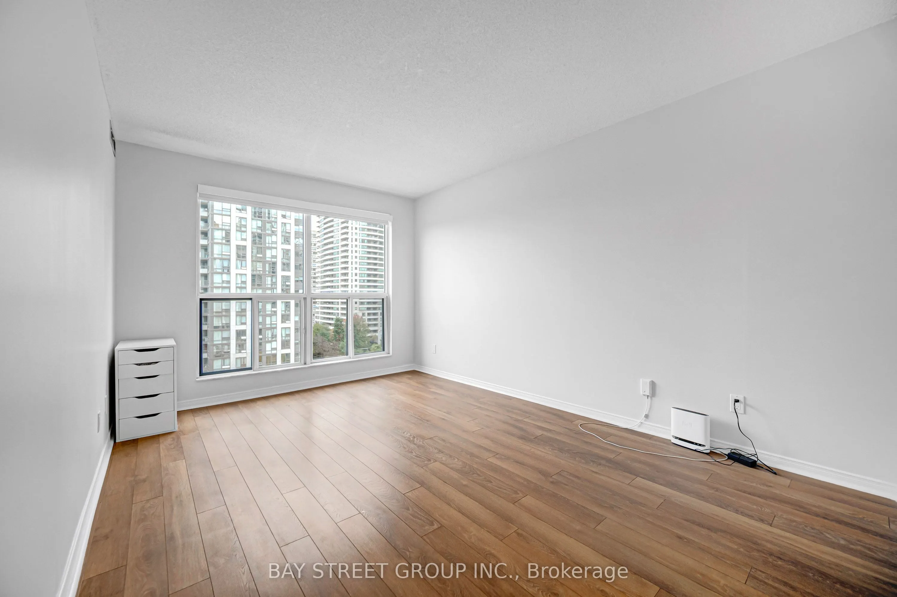 28 Hollywood Avenue #906