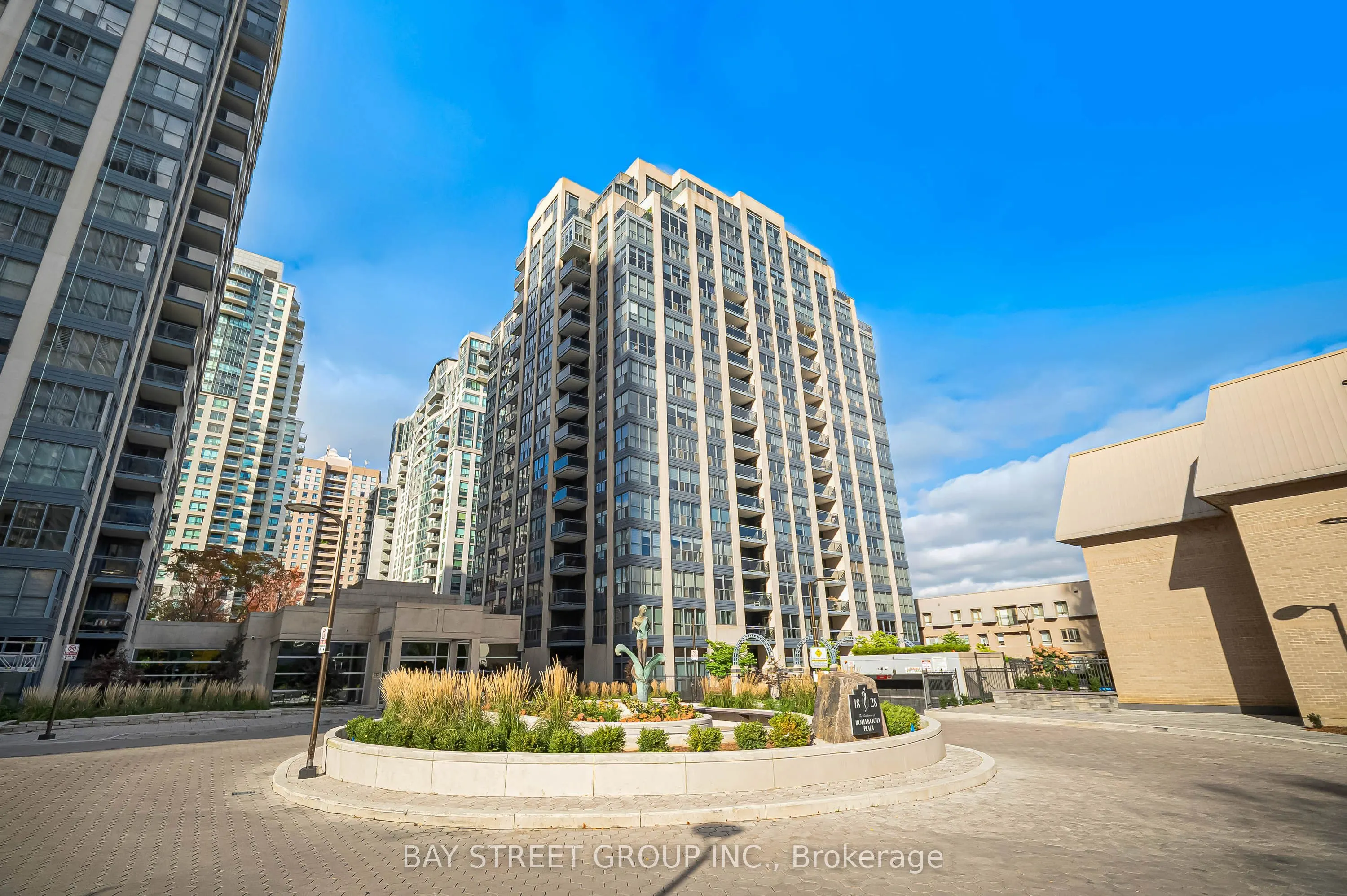 28 Hollywood Avenue #906