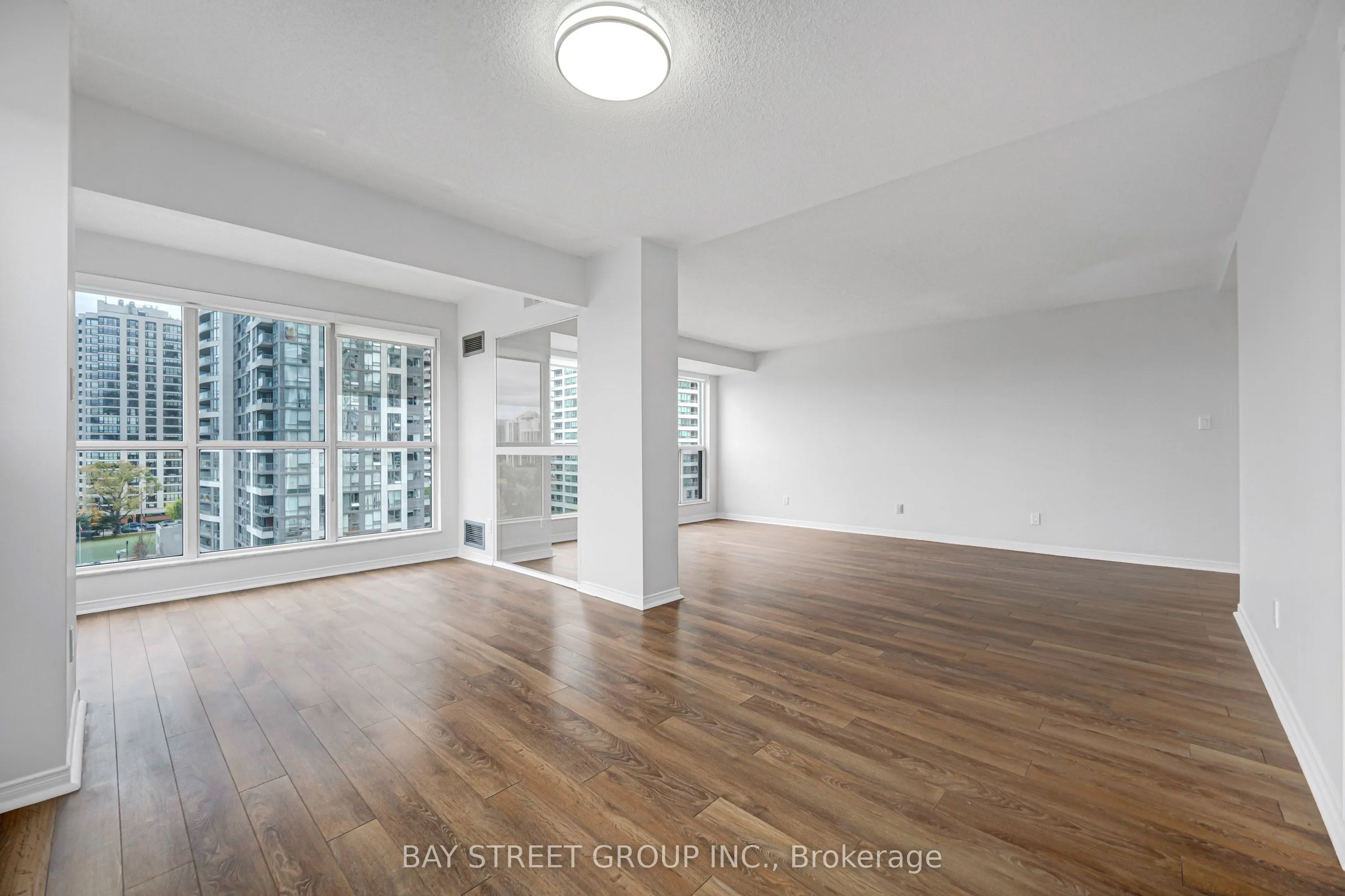 28 Hollywood Avenue #906
