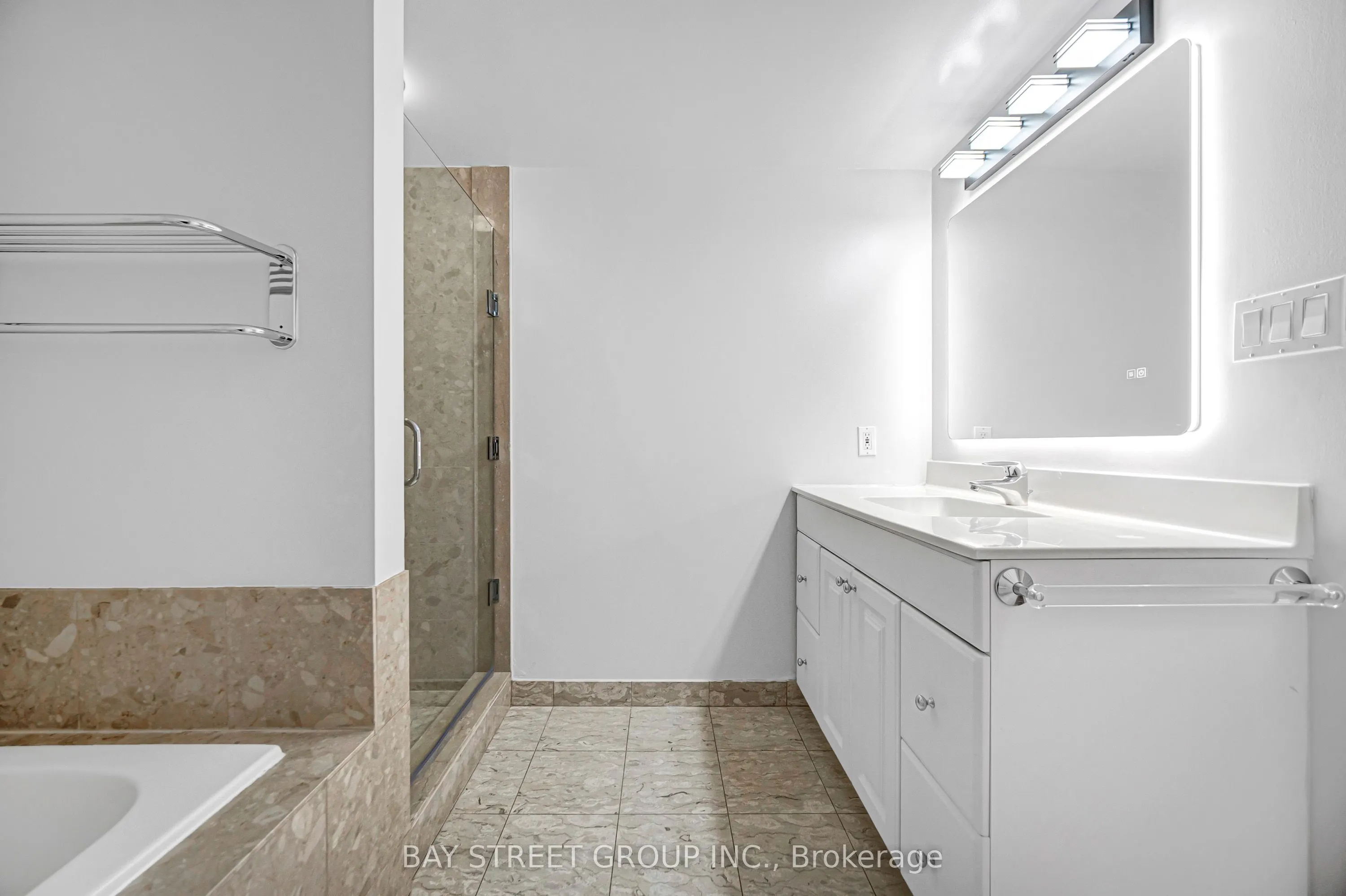 28 Hollywood Avenue #906