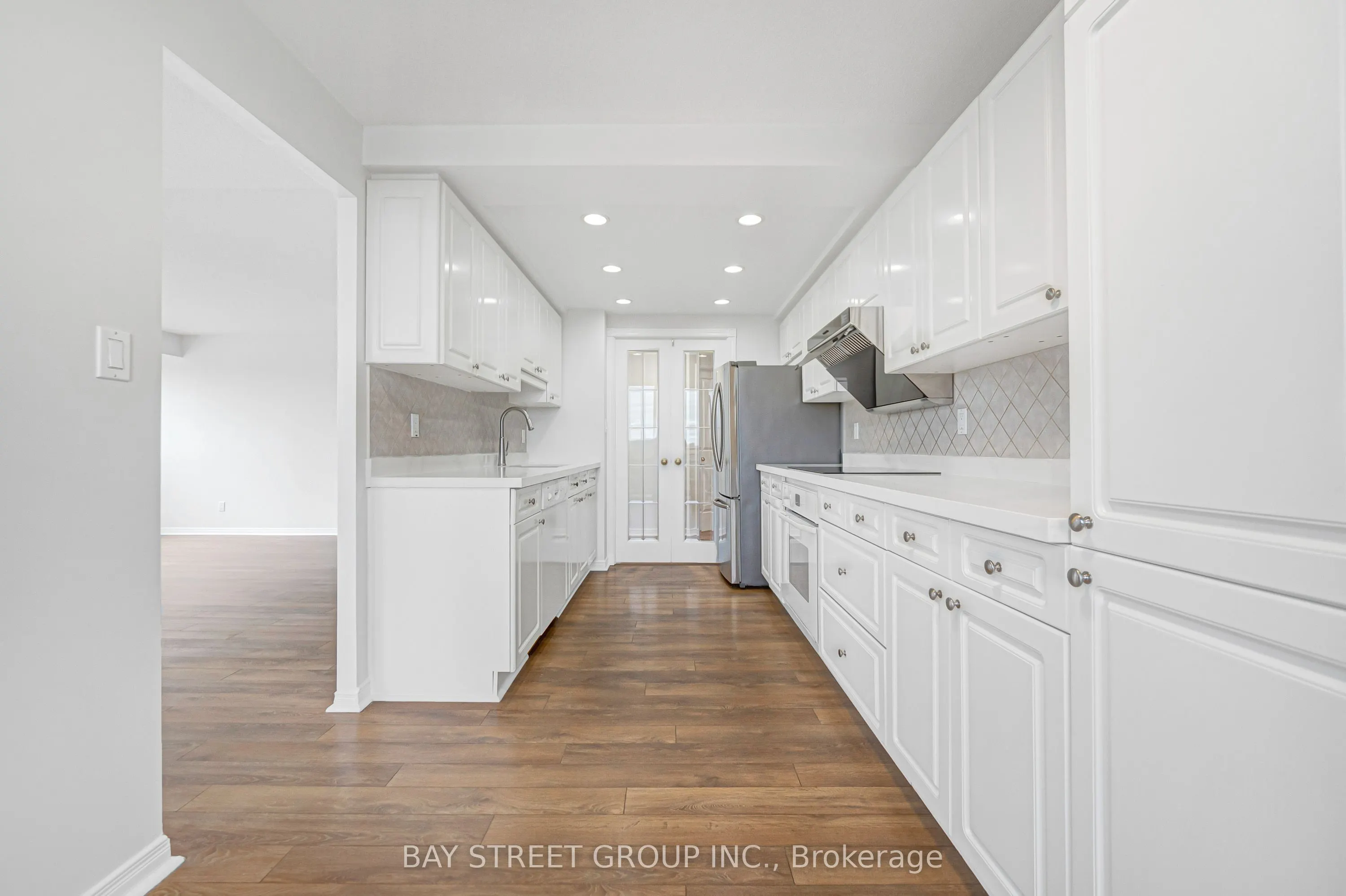 28 Hollywood Avenue #906