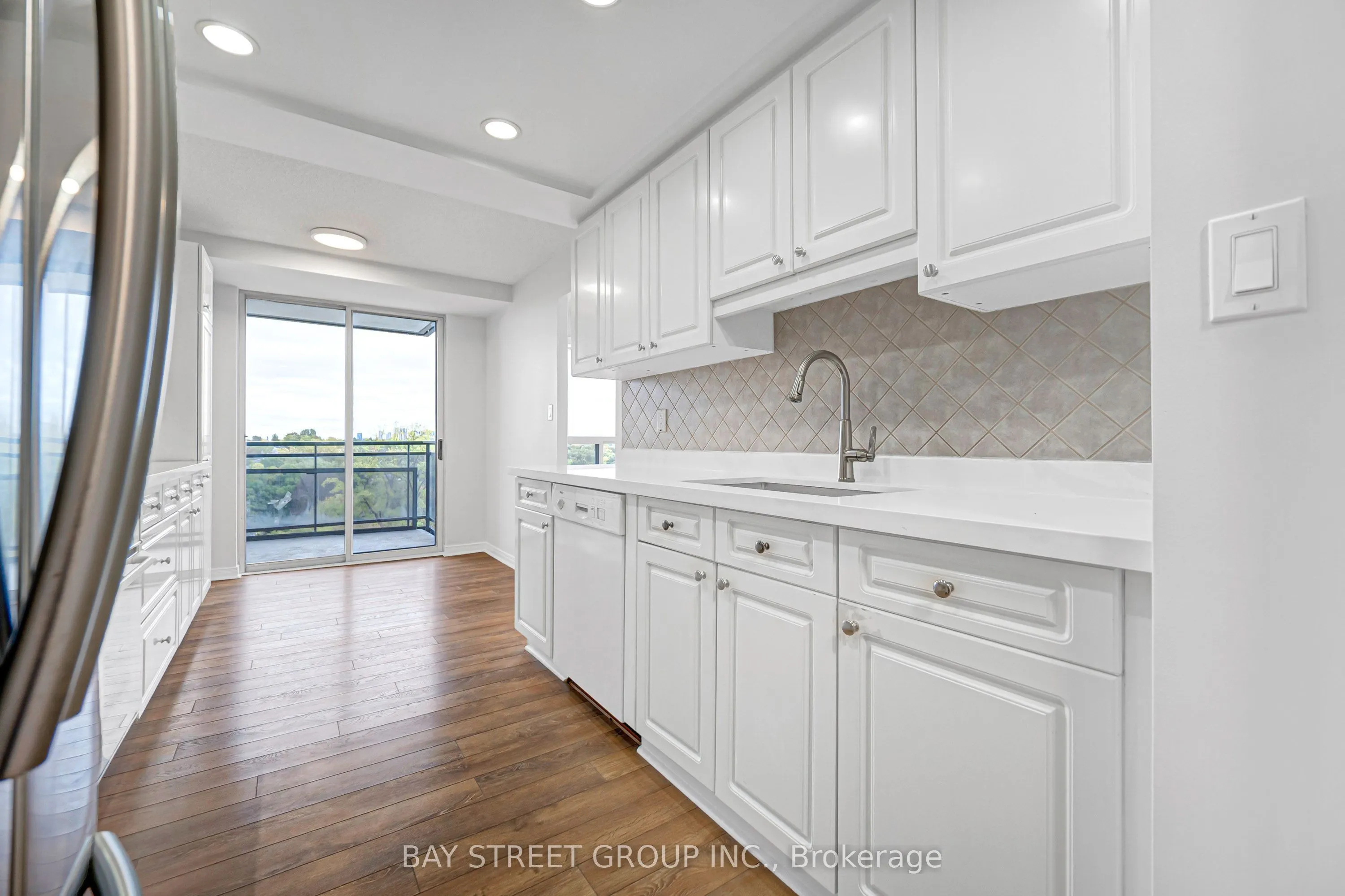 28 Hollywood Avenue #906