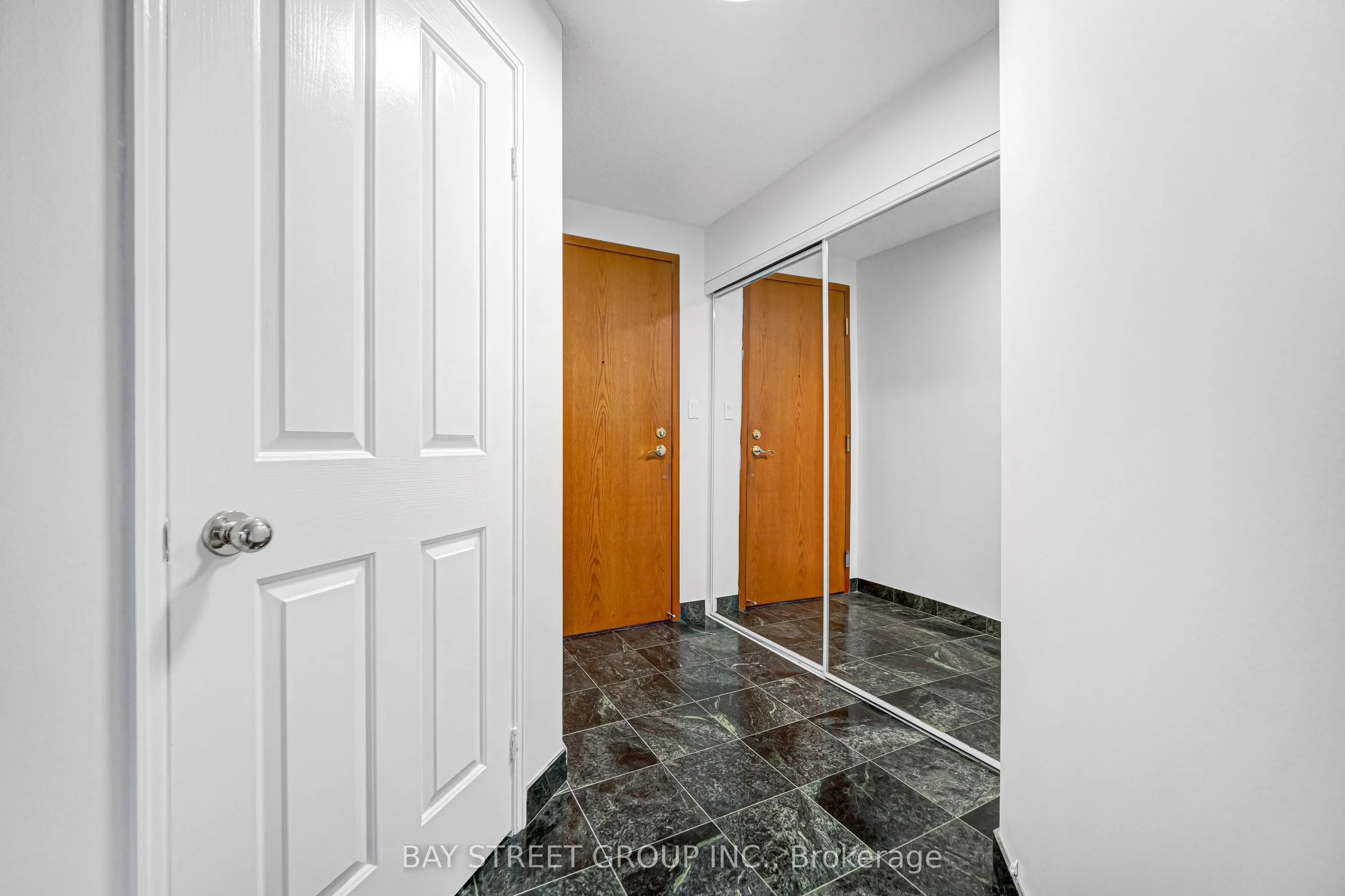 28 Hollywood Avenue #906