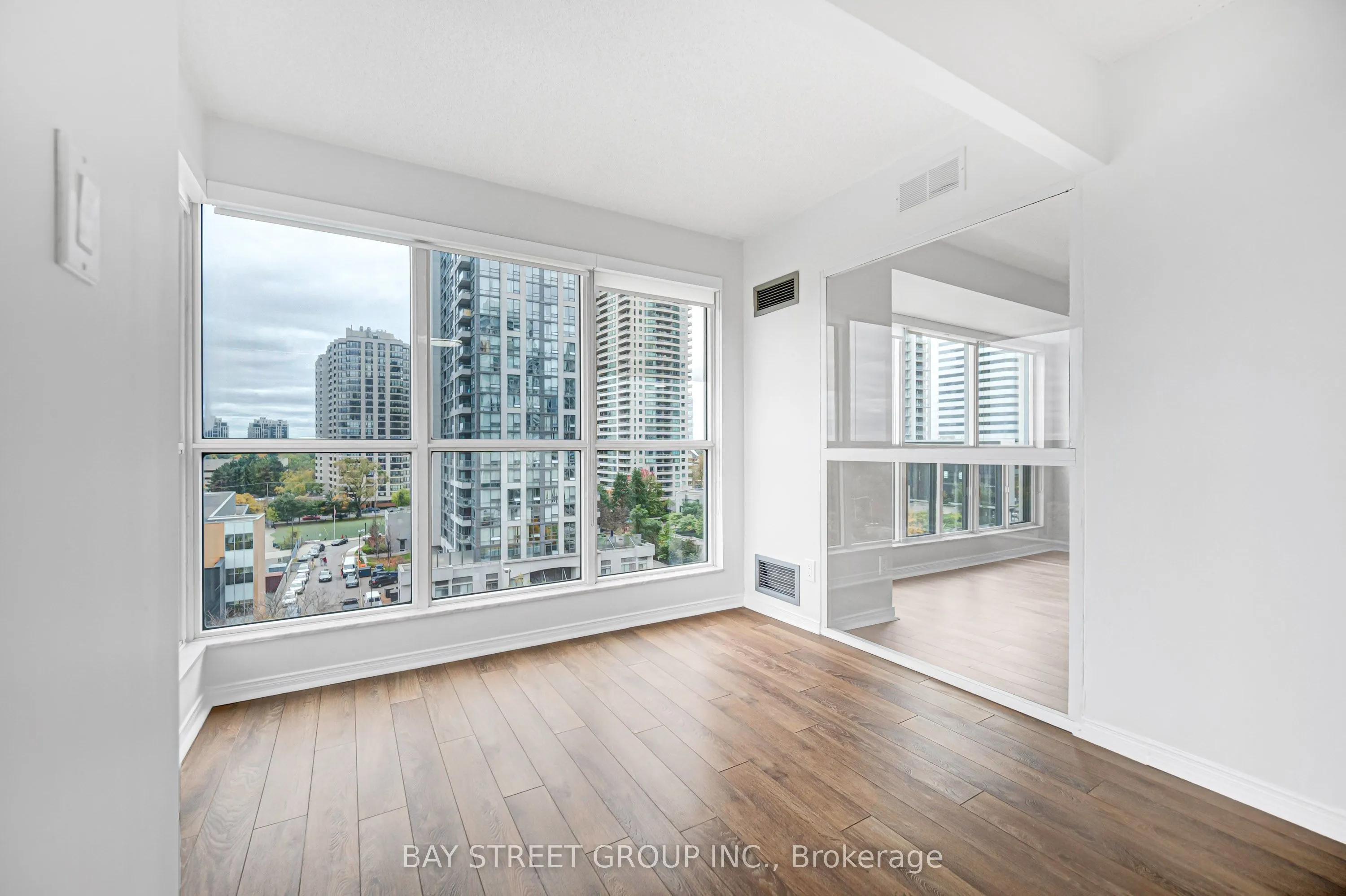 28 Hollywood Avenue #906