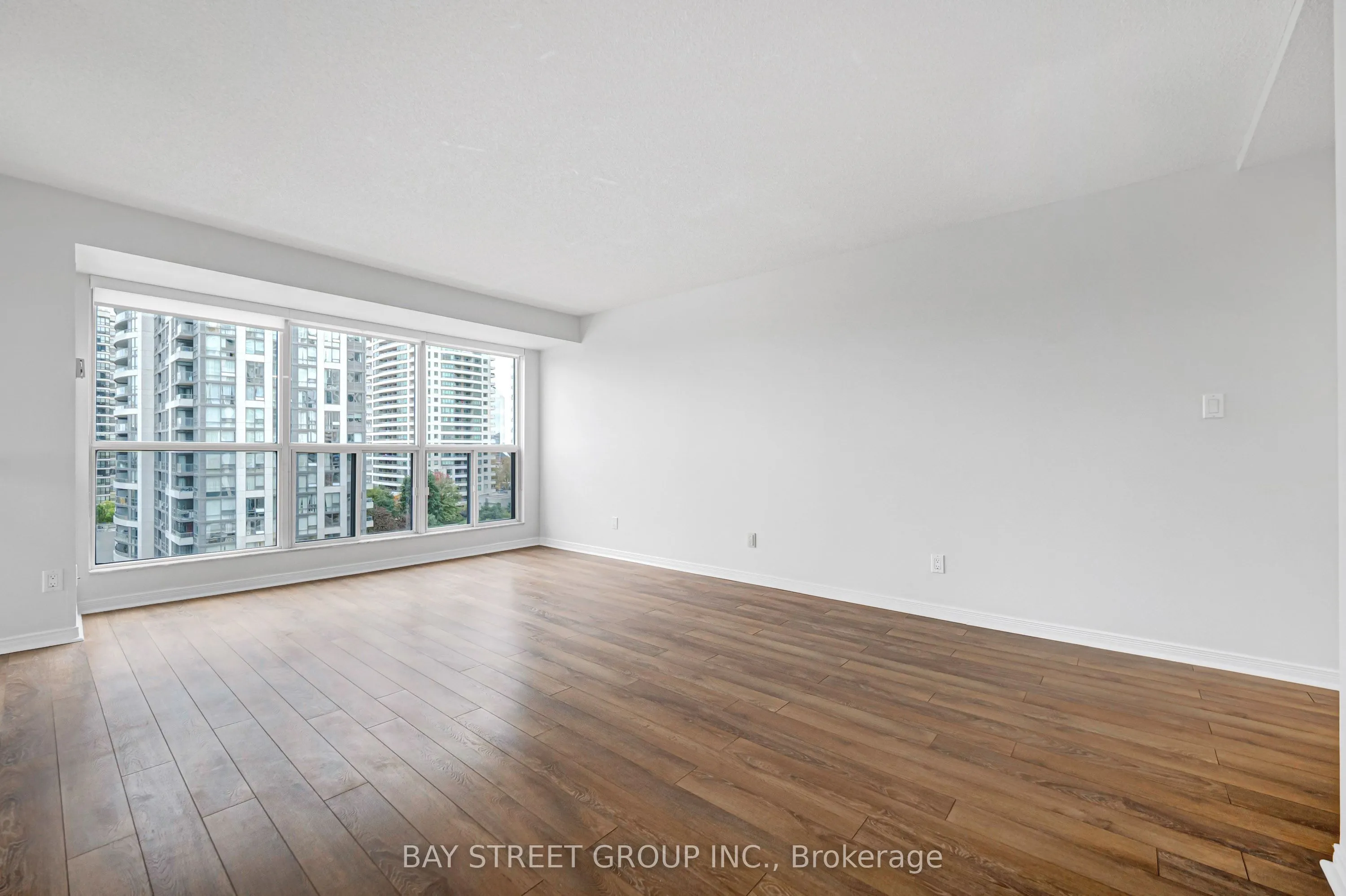 28 Hollywood Avenue #906