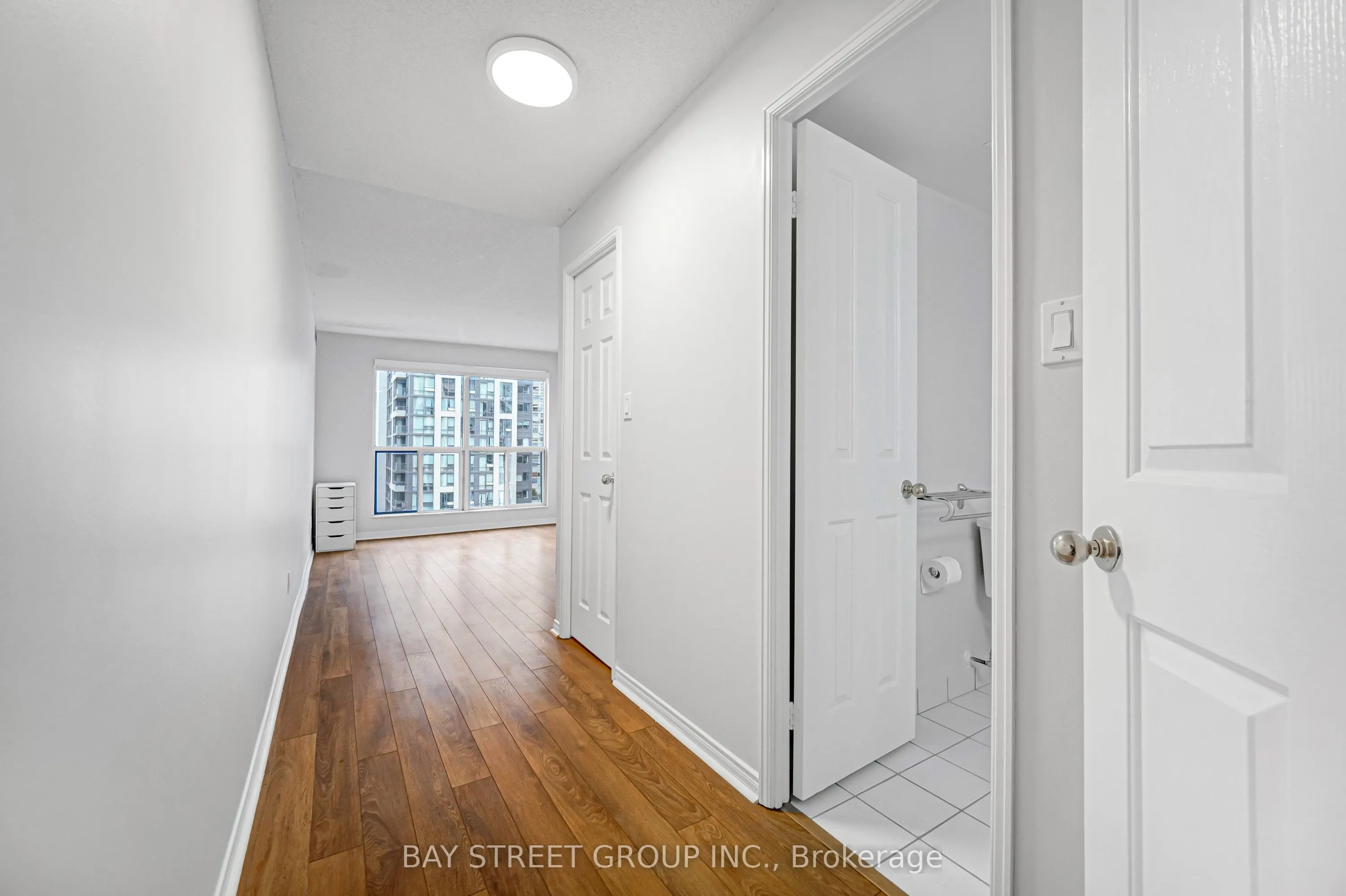 28 Hollywood Avenue #906