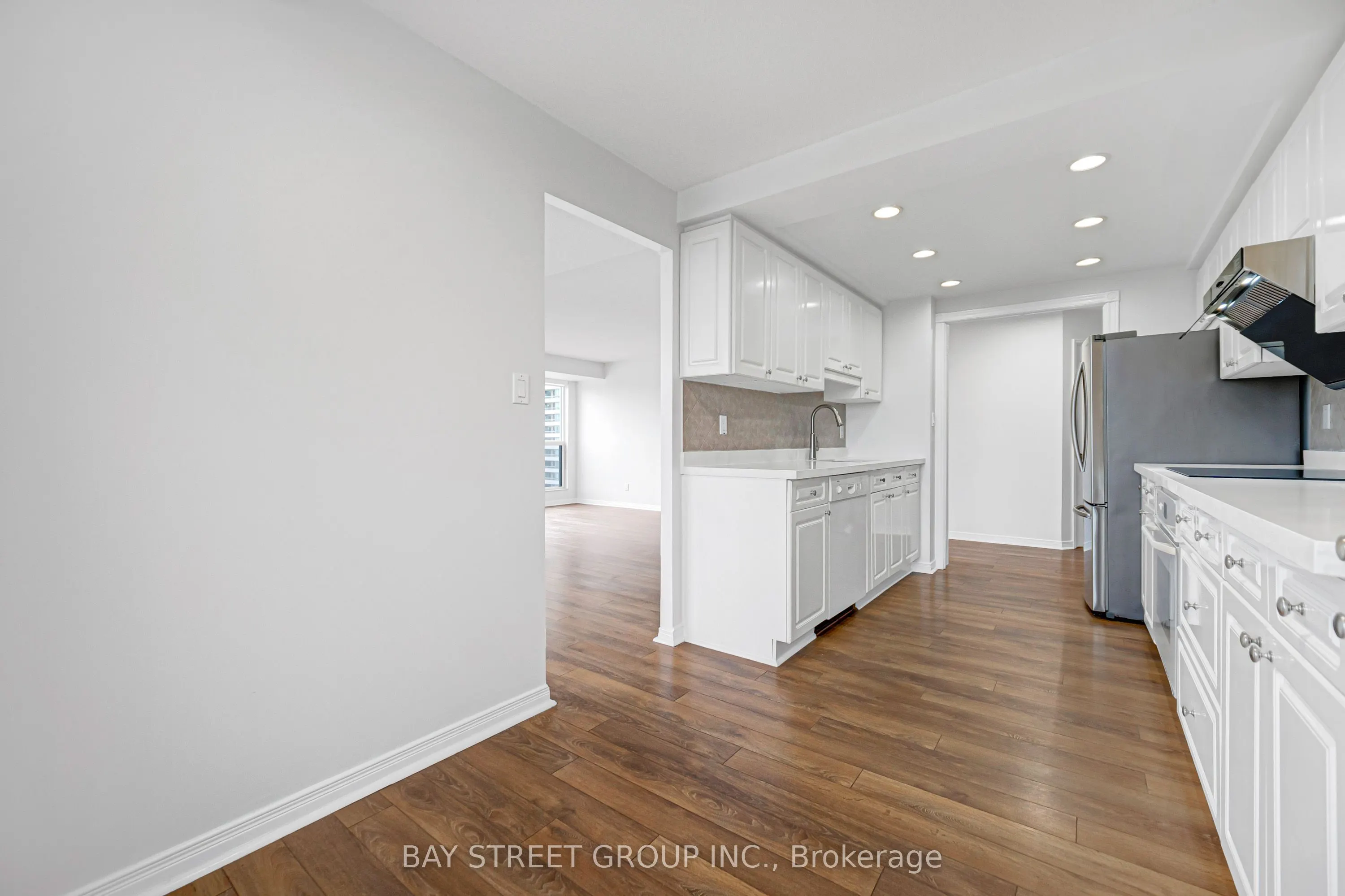 28 Hollywood Avenue #906