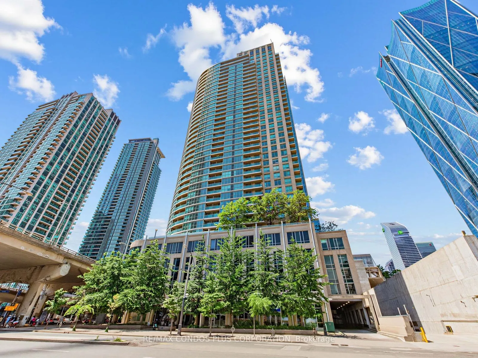 18 Yonge Street #1012