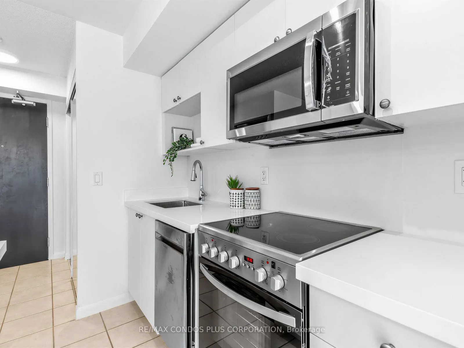 18 Yonge Street #1012