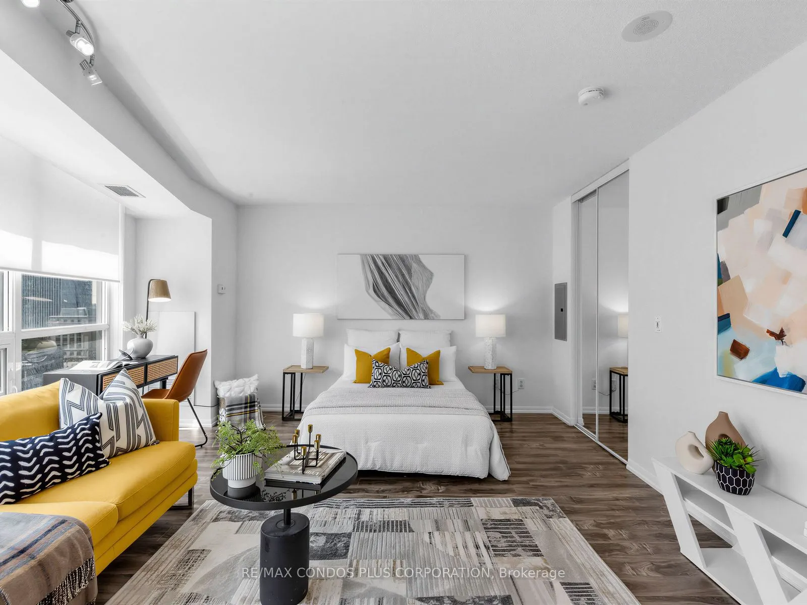 18 Yonge Street #1012