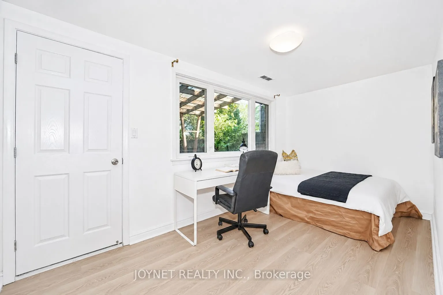 42 Brucedale Crescent