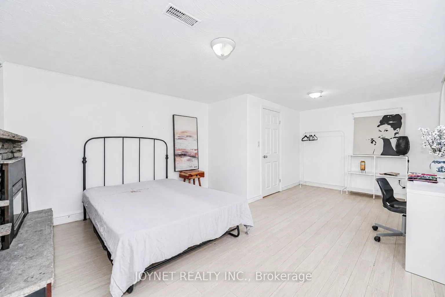 42 Brucedale Crescent