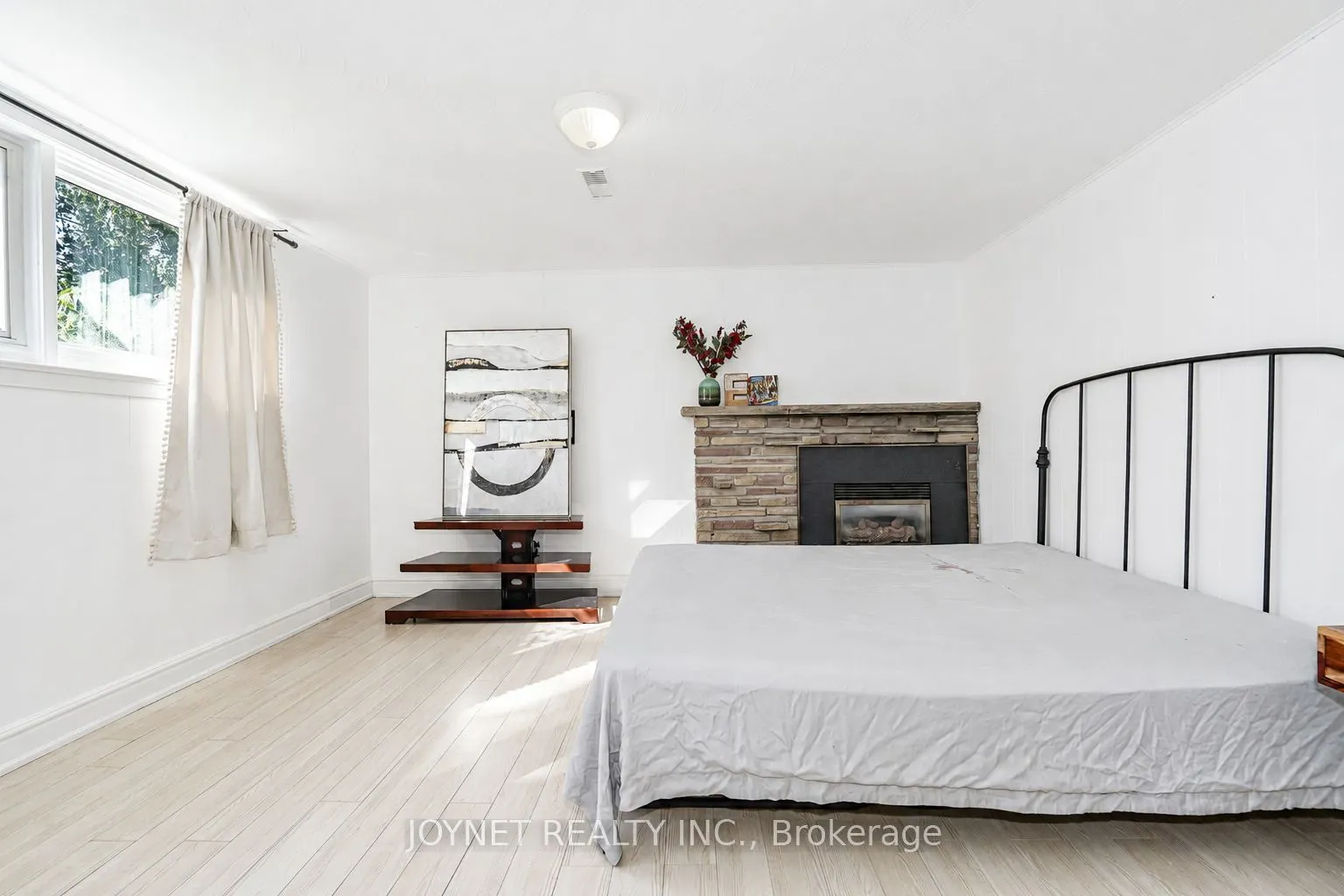 42 Brucedale Crescent