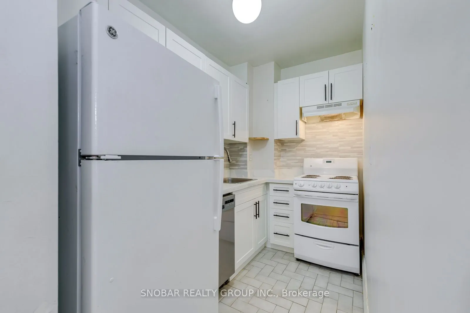 114 Vaughan Road #105