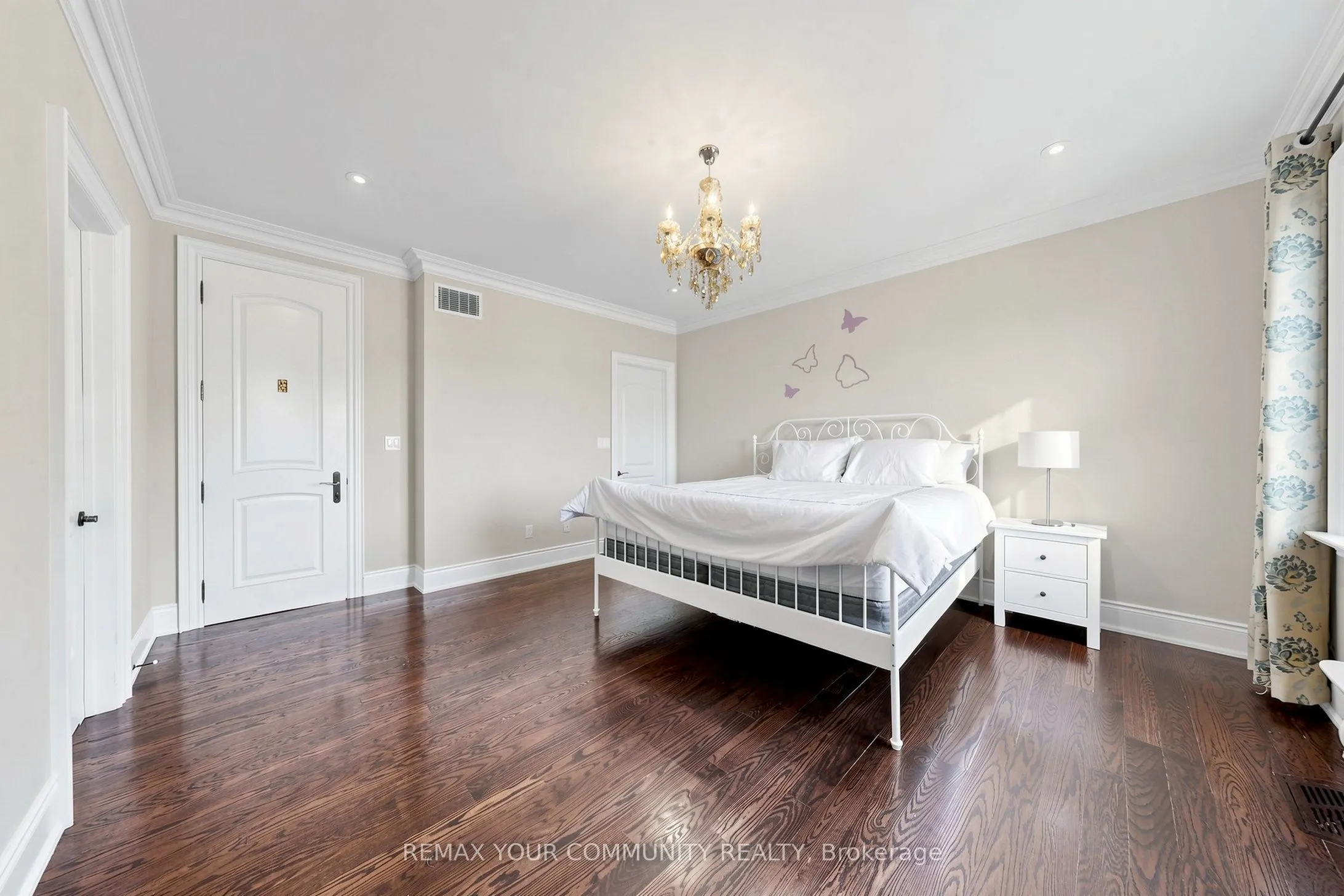 39 Moore Park Avenue