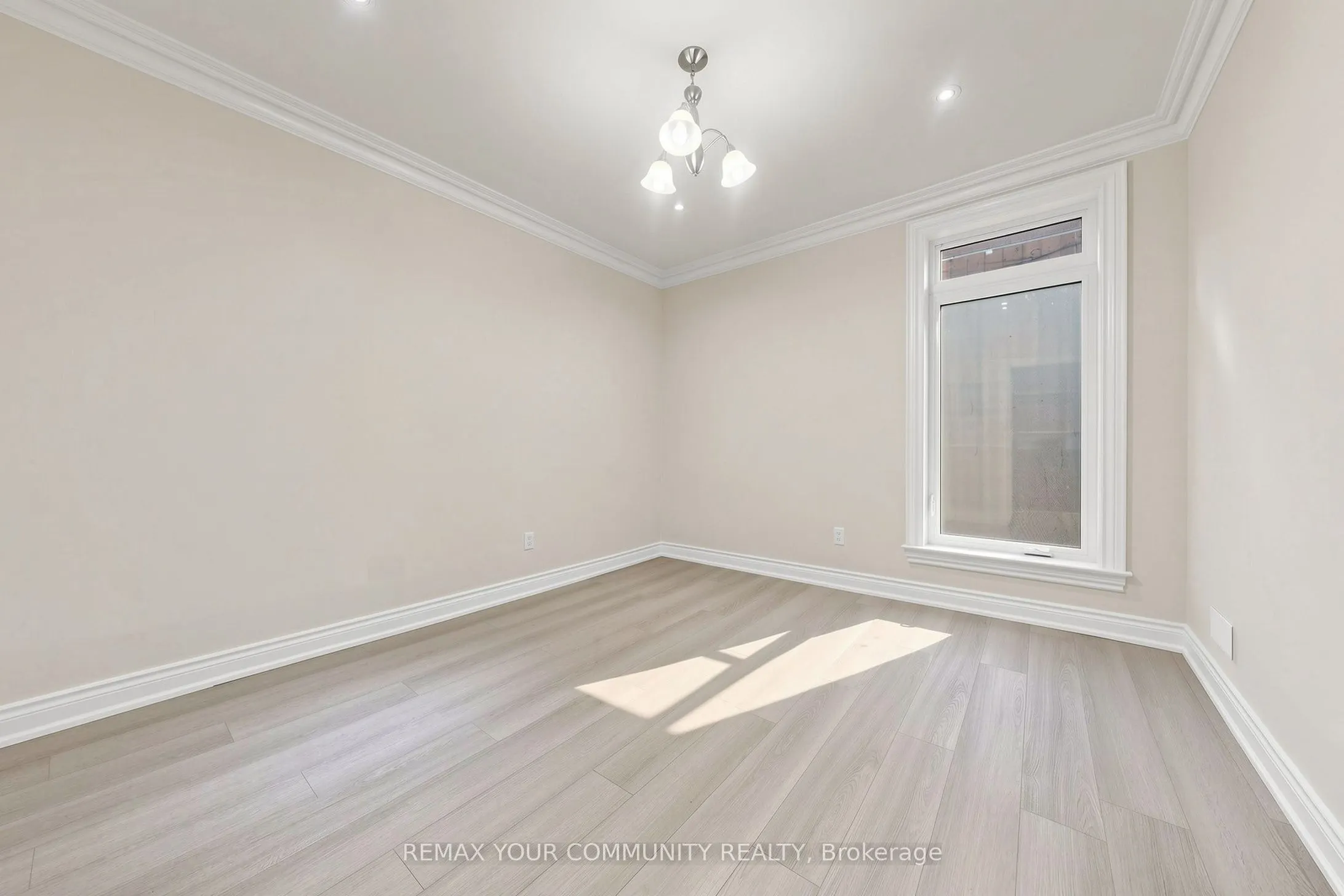 39 Moore Park Avenue