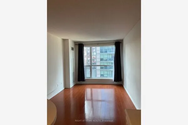 230 King Street E