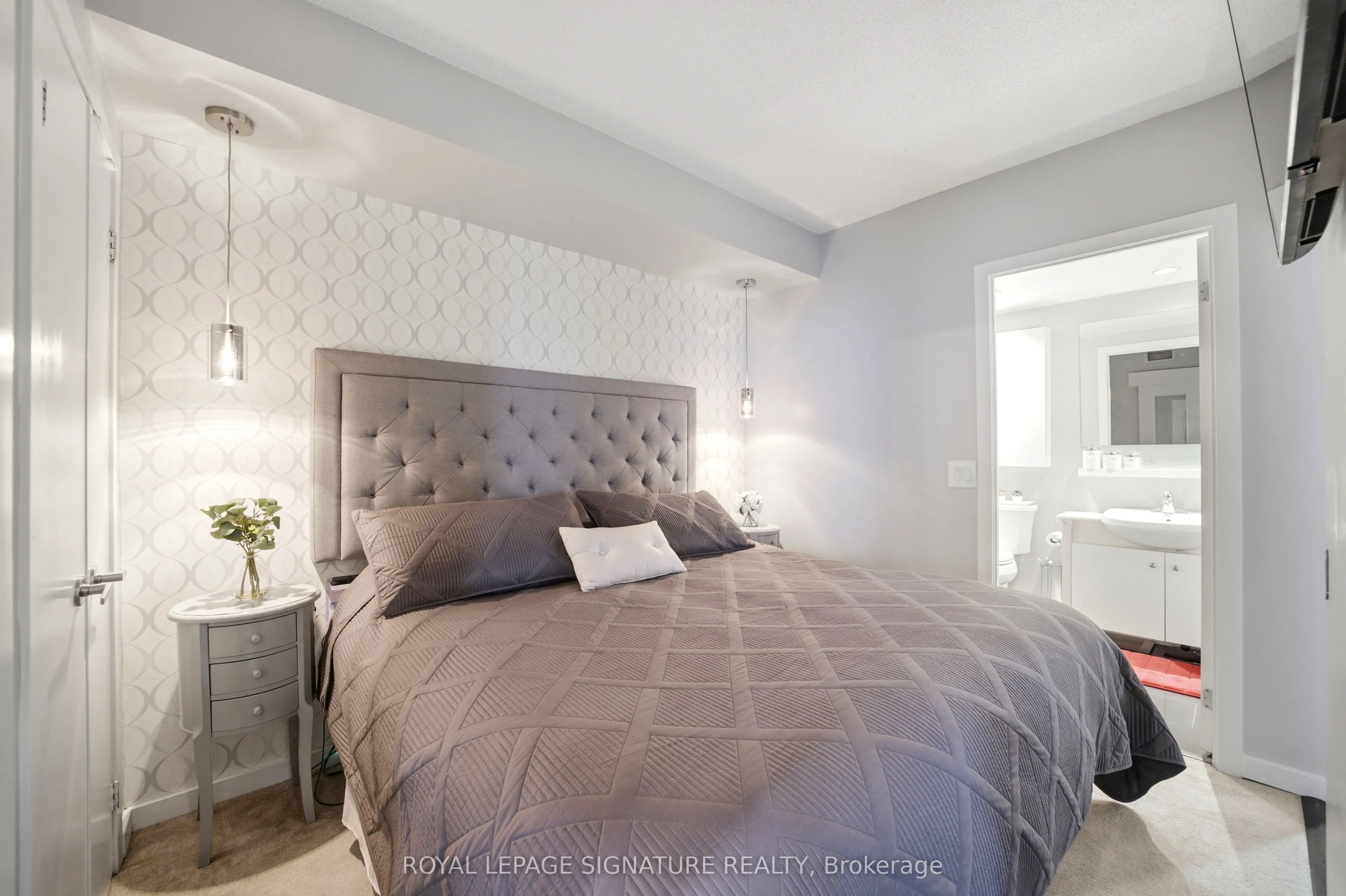 218 Queens Quay W #510