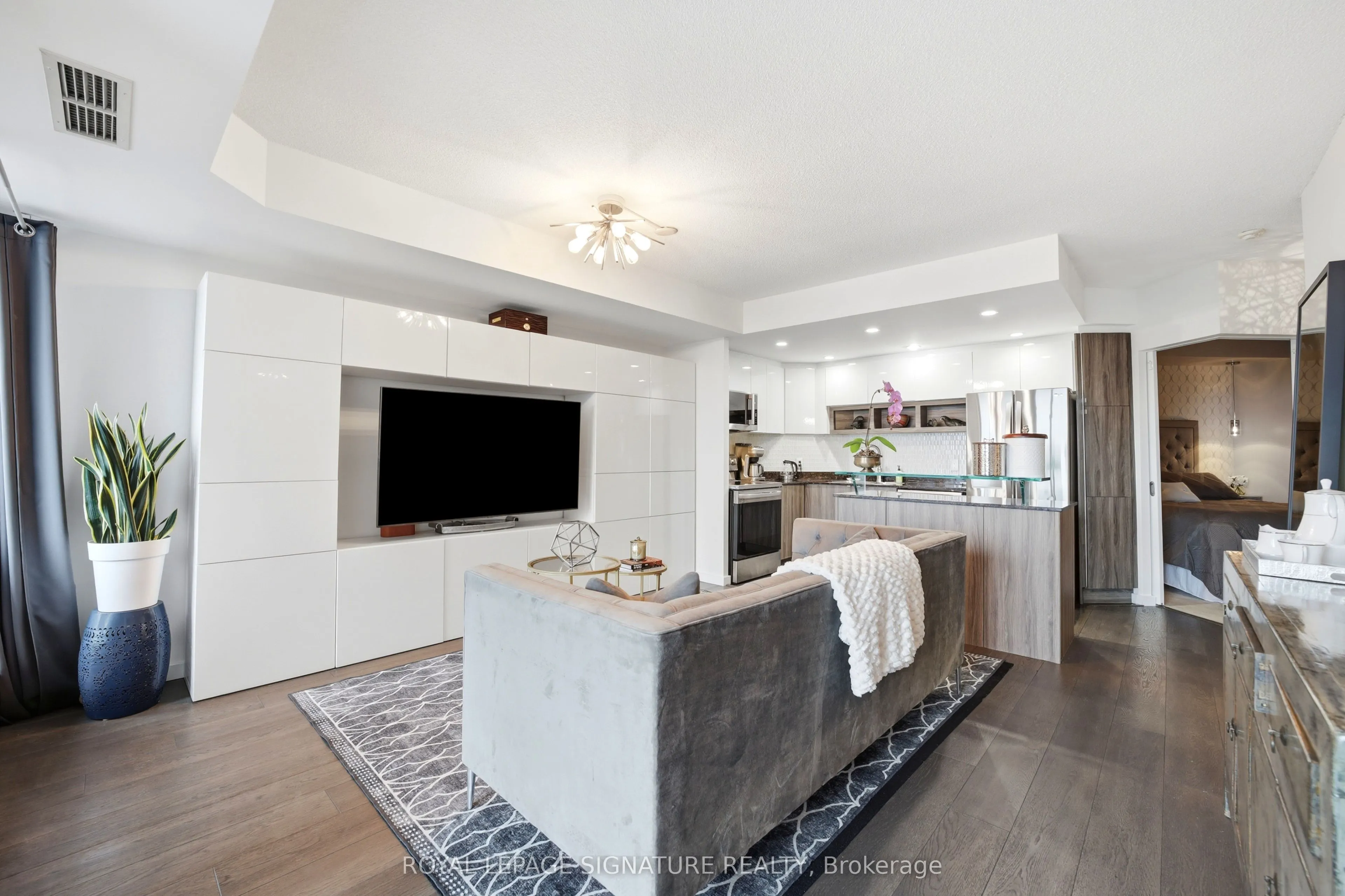218 Queens Quay W #510