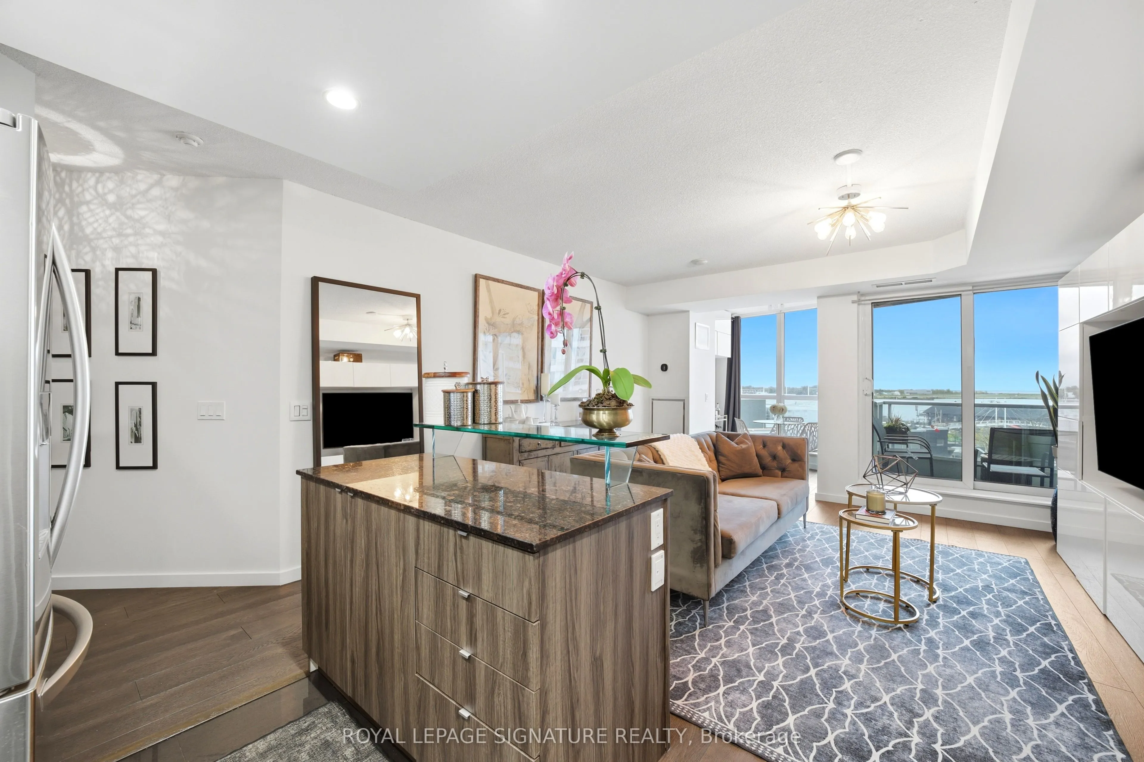 218 Queens Quay W #510