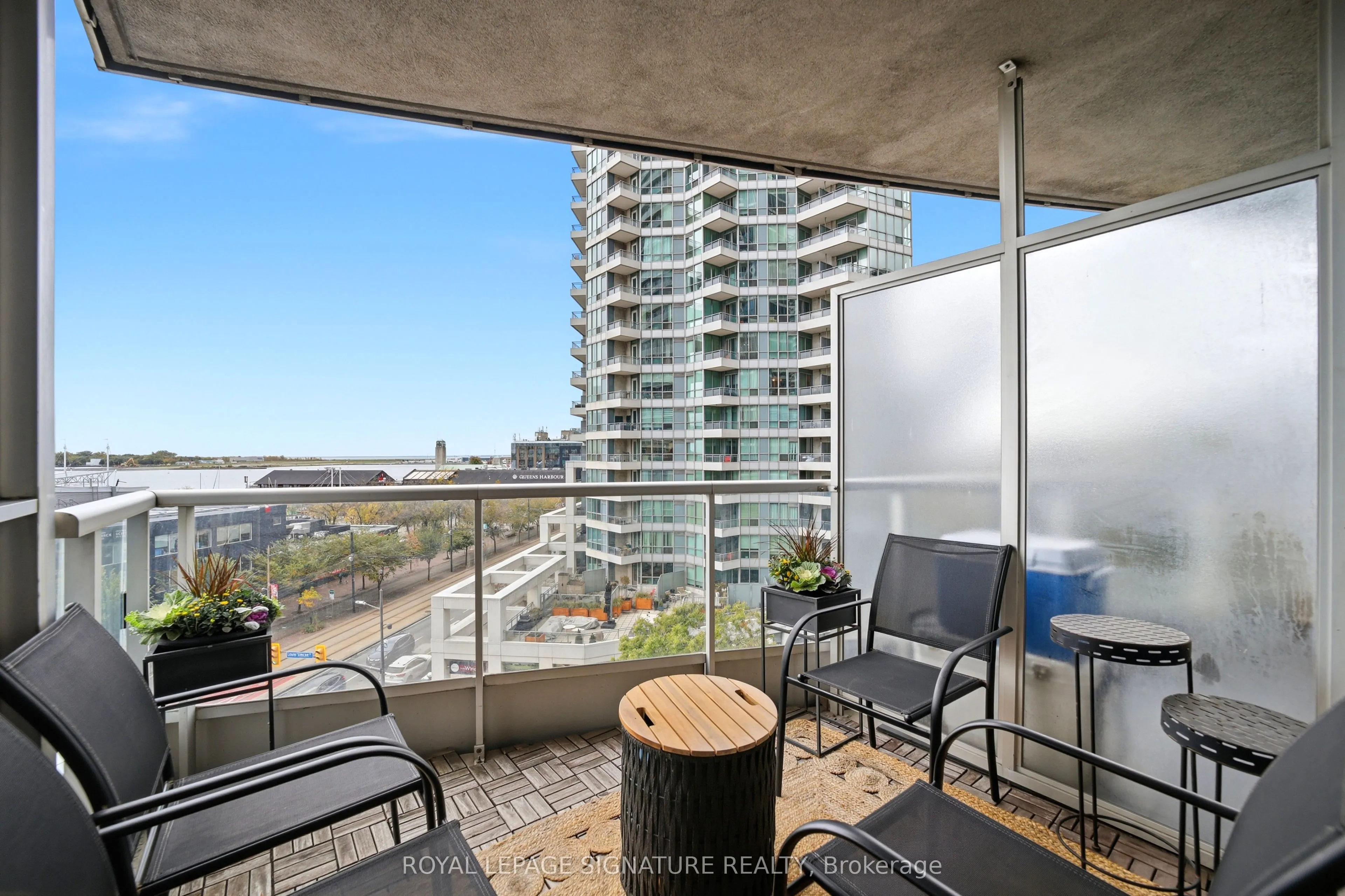 218 Queens Quay W #510