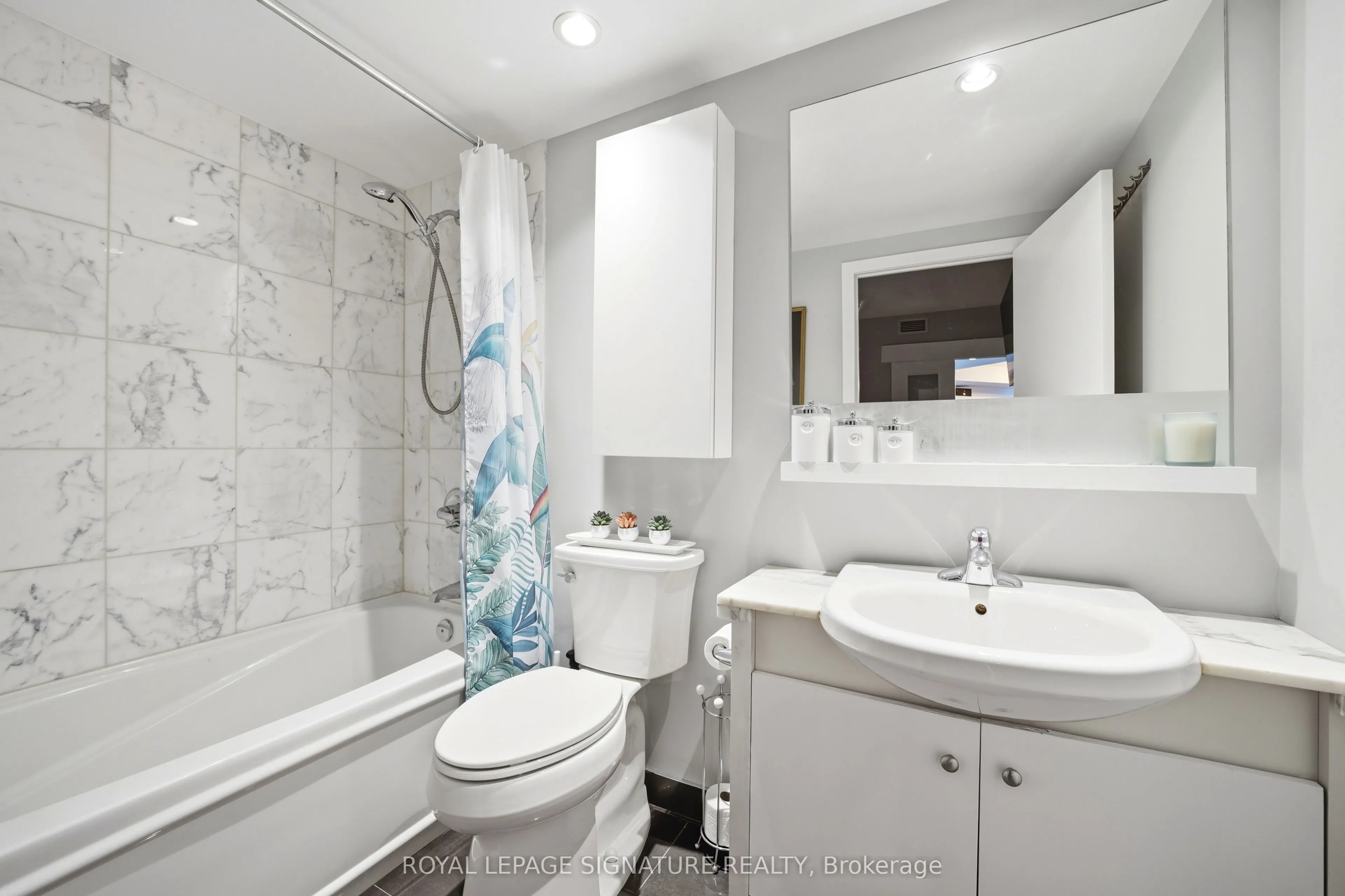 218 Queens Quay W #510