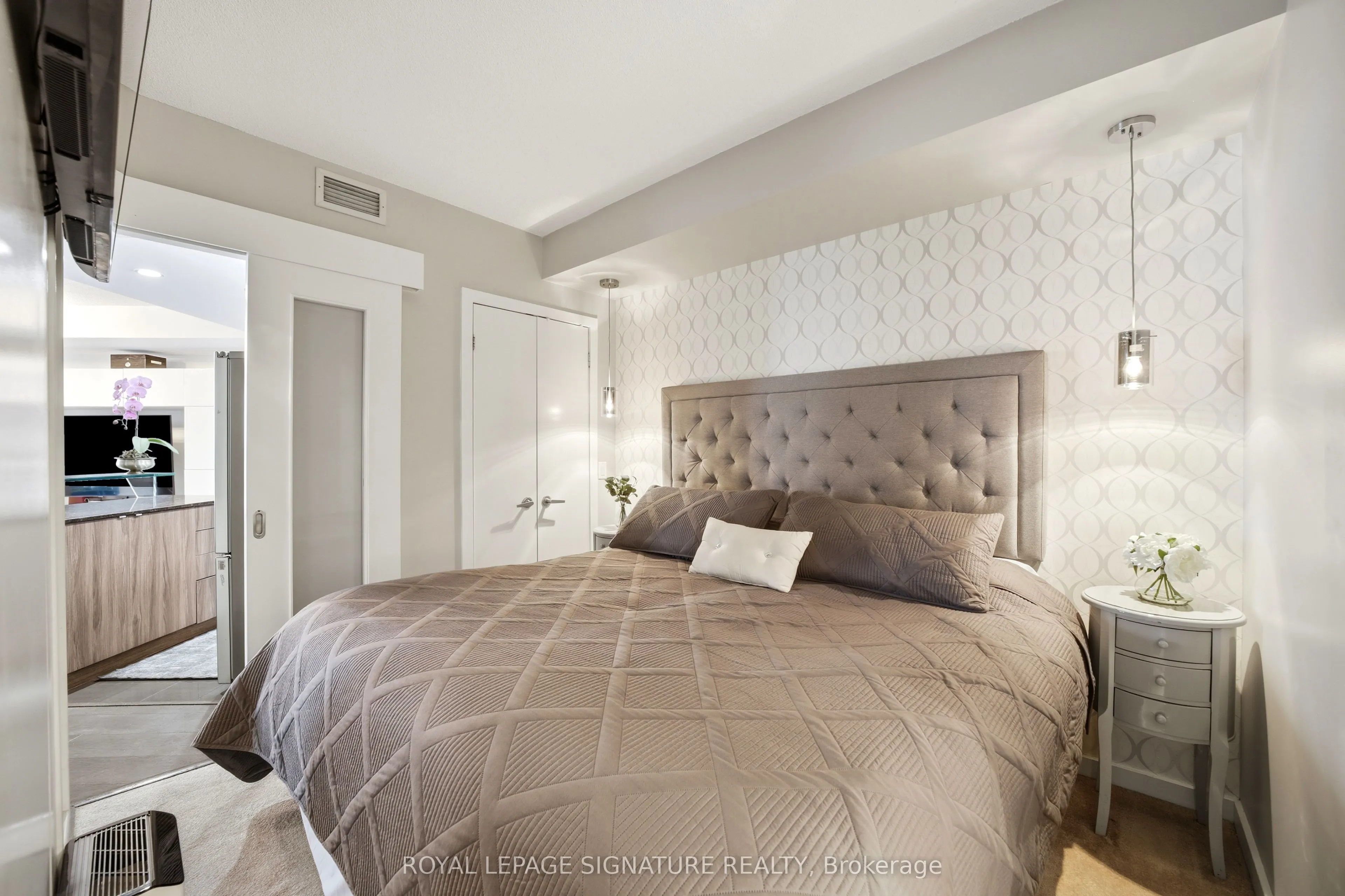 218 Queens Quay W #510