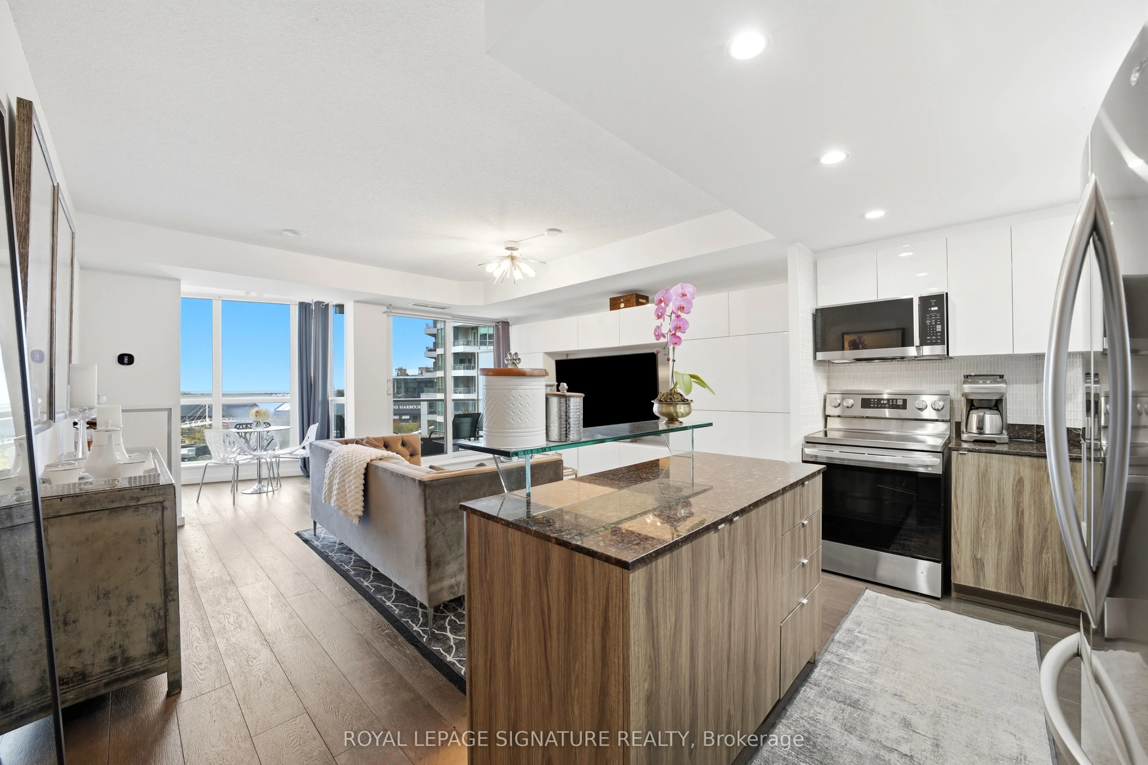 218 Queens Quay W #510